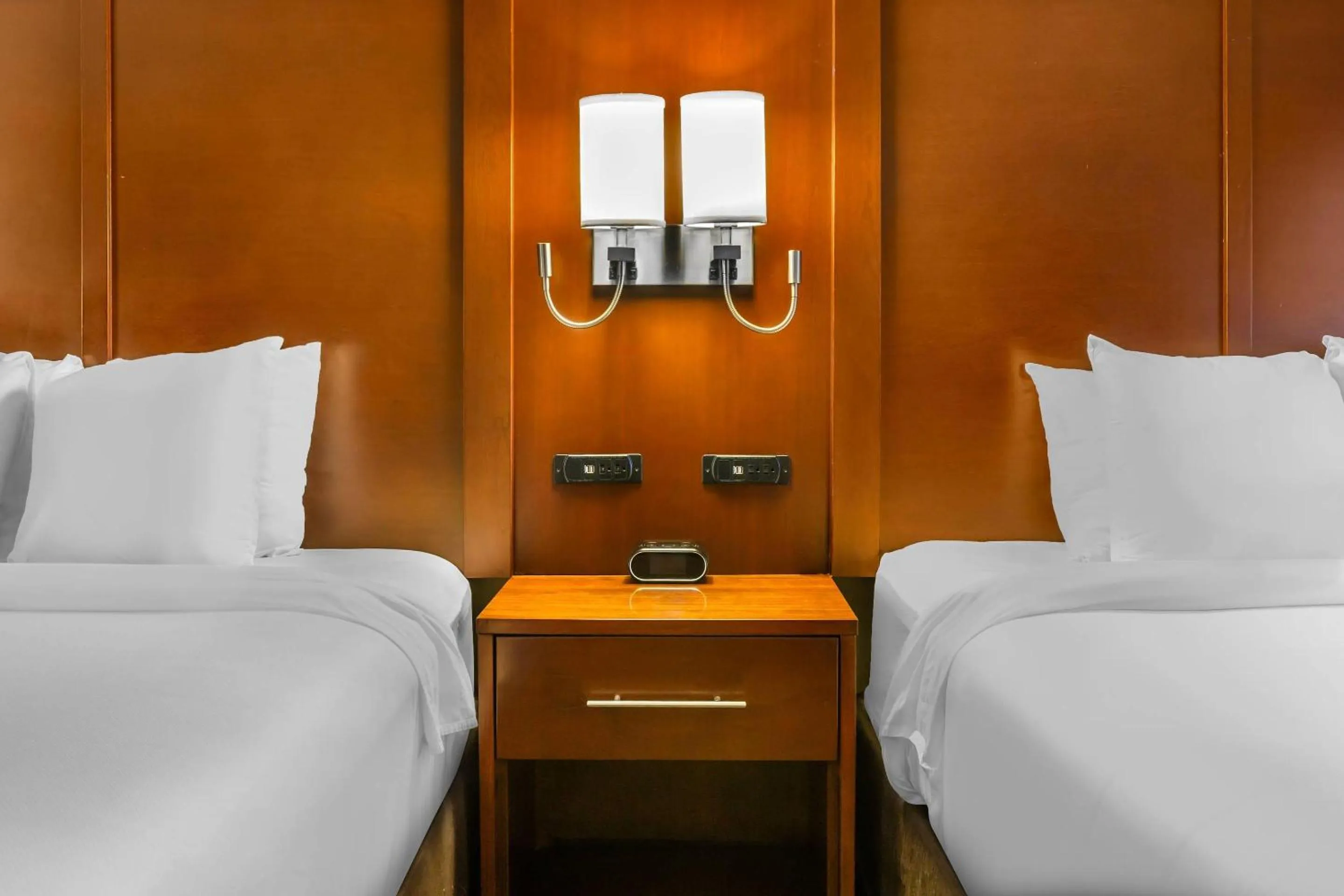 Bedroom, Bed in Comfort Suites Florence - Cincinnati South