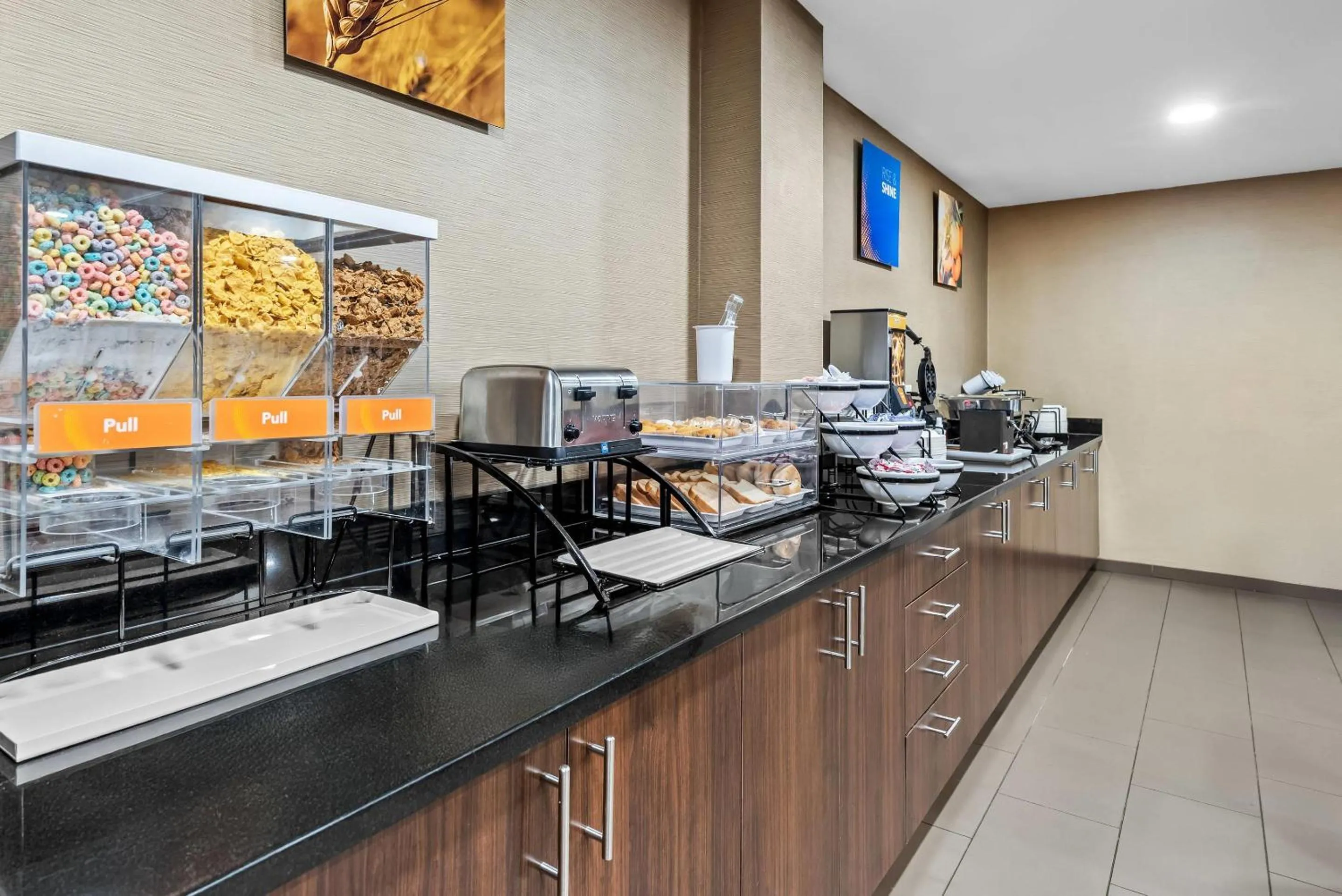 Breakfast in Comfort Inn Chambersburg North