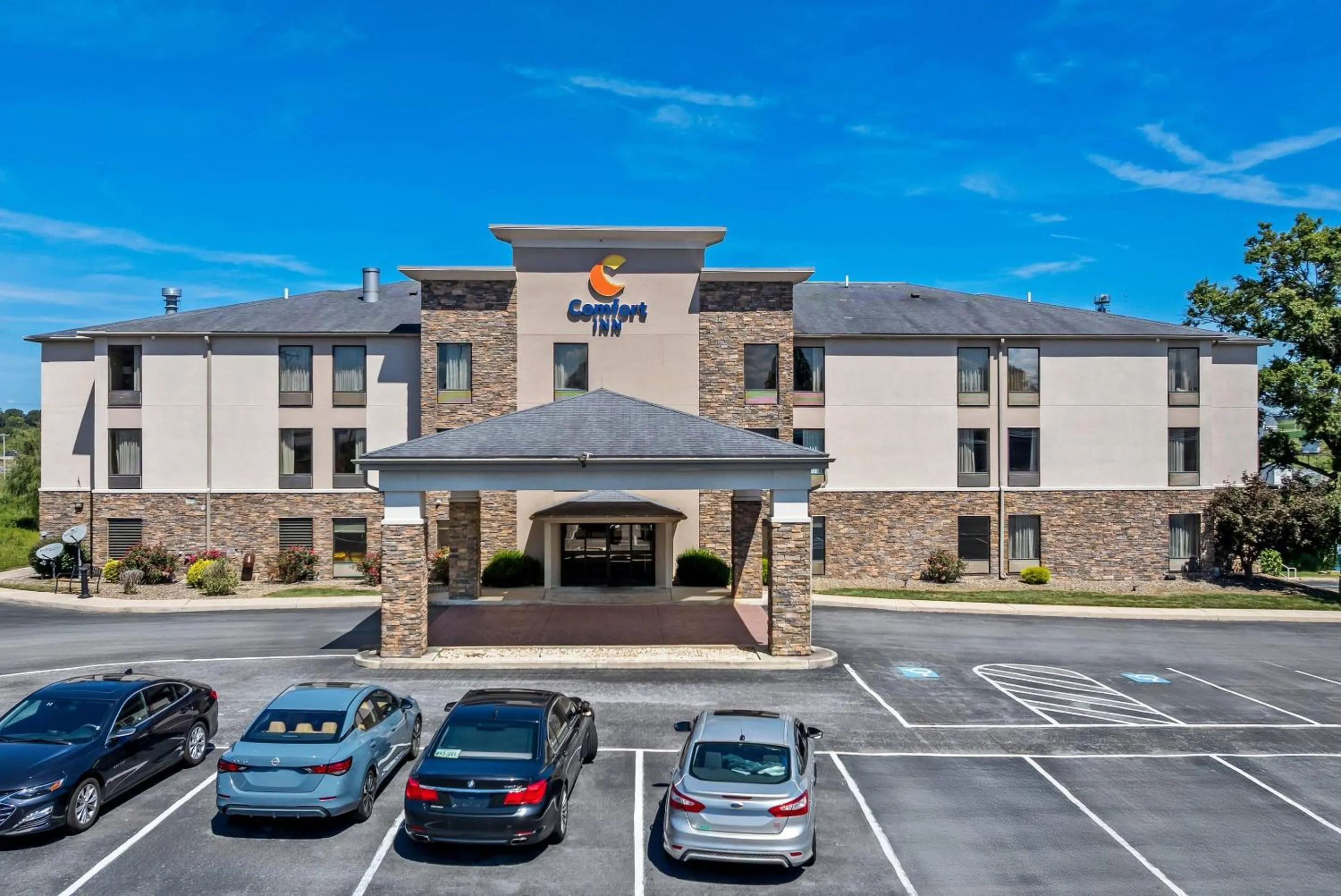 Property building in Comfort Inn Chambersburg North