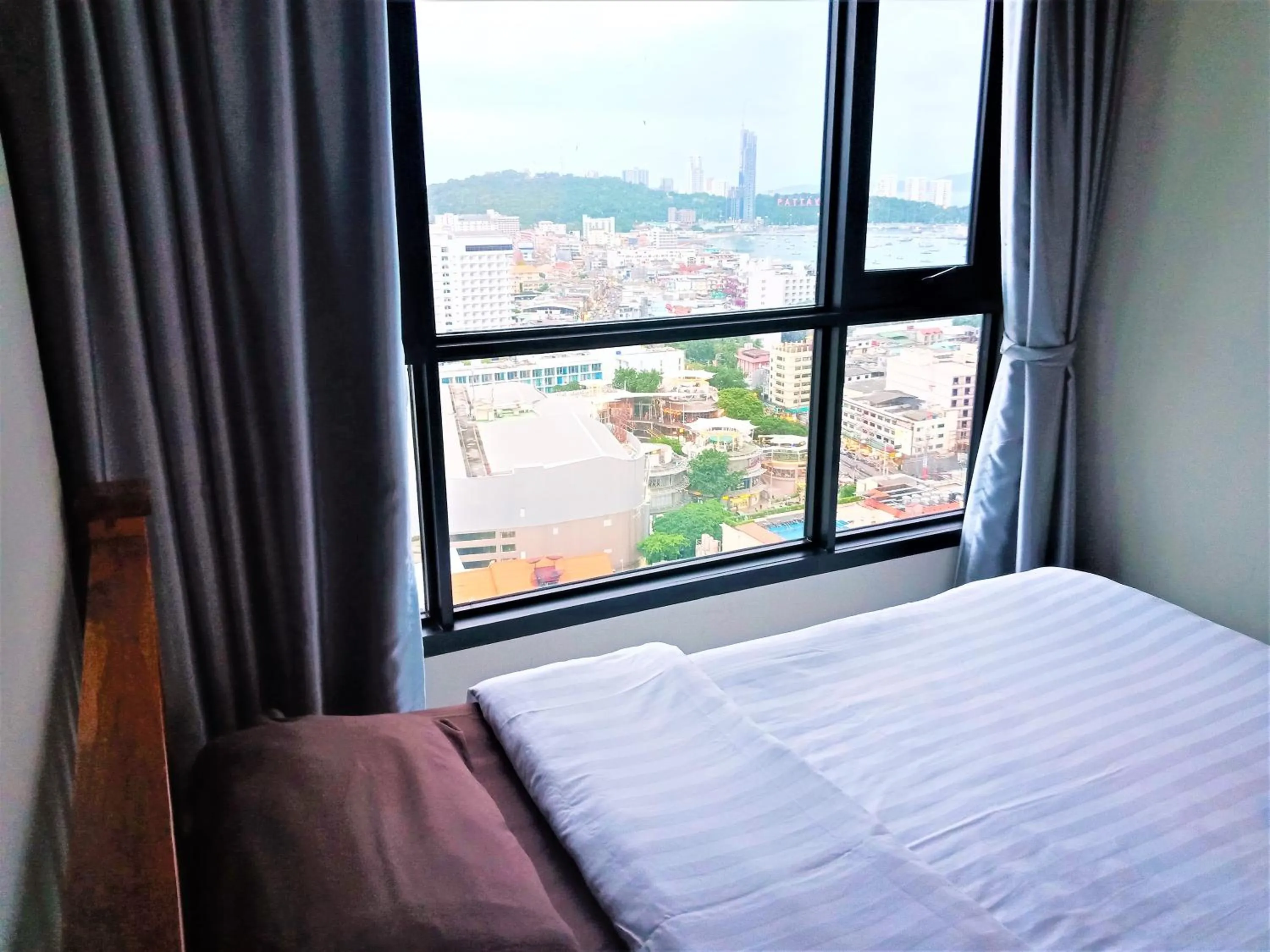 City view, Bed in LLX Apartments at The Base condo