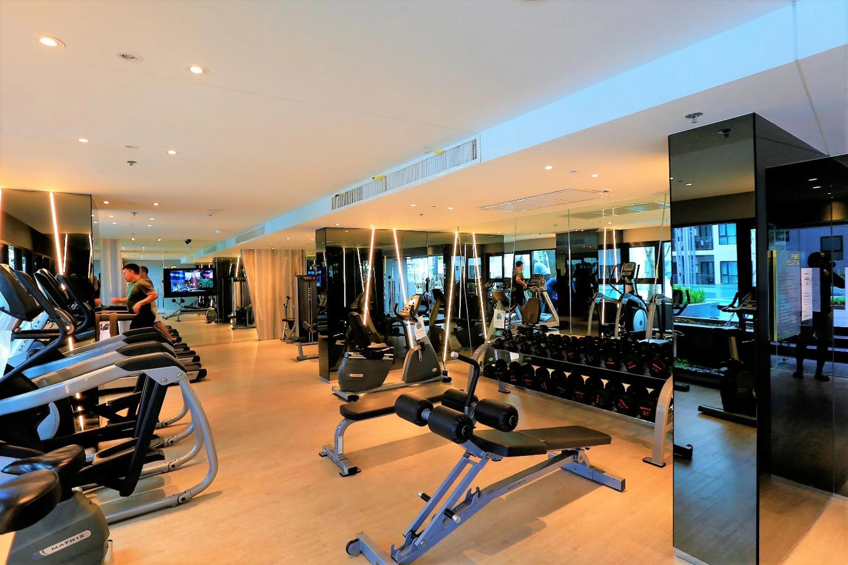 Fitness centre/facilities in LLX Apartments at The Base condo