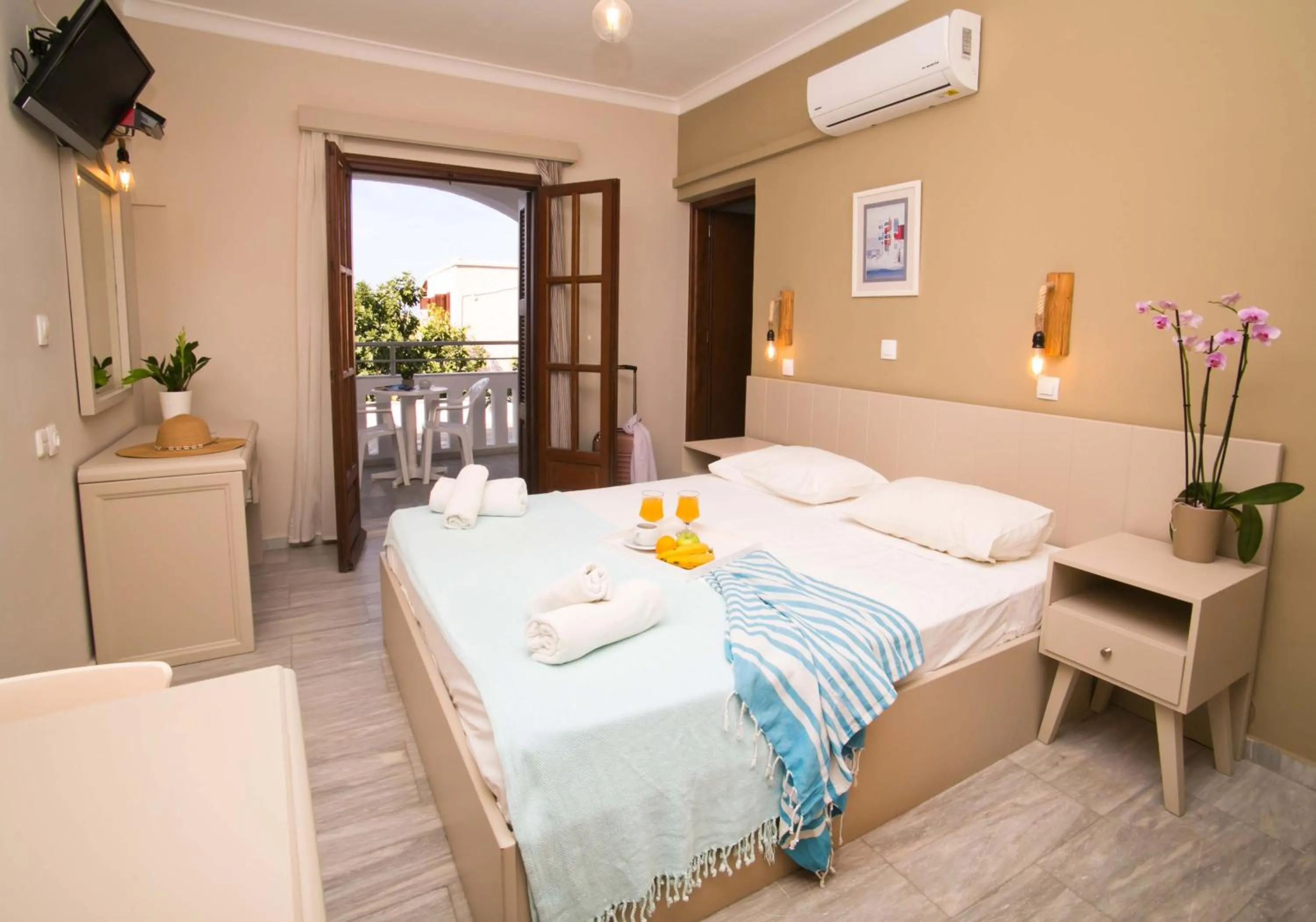 Bed in Kalypso Studios