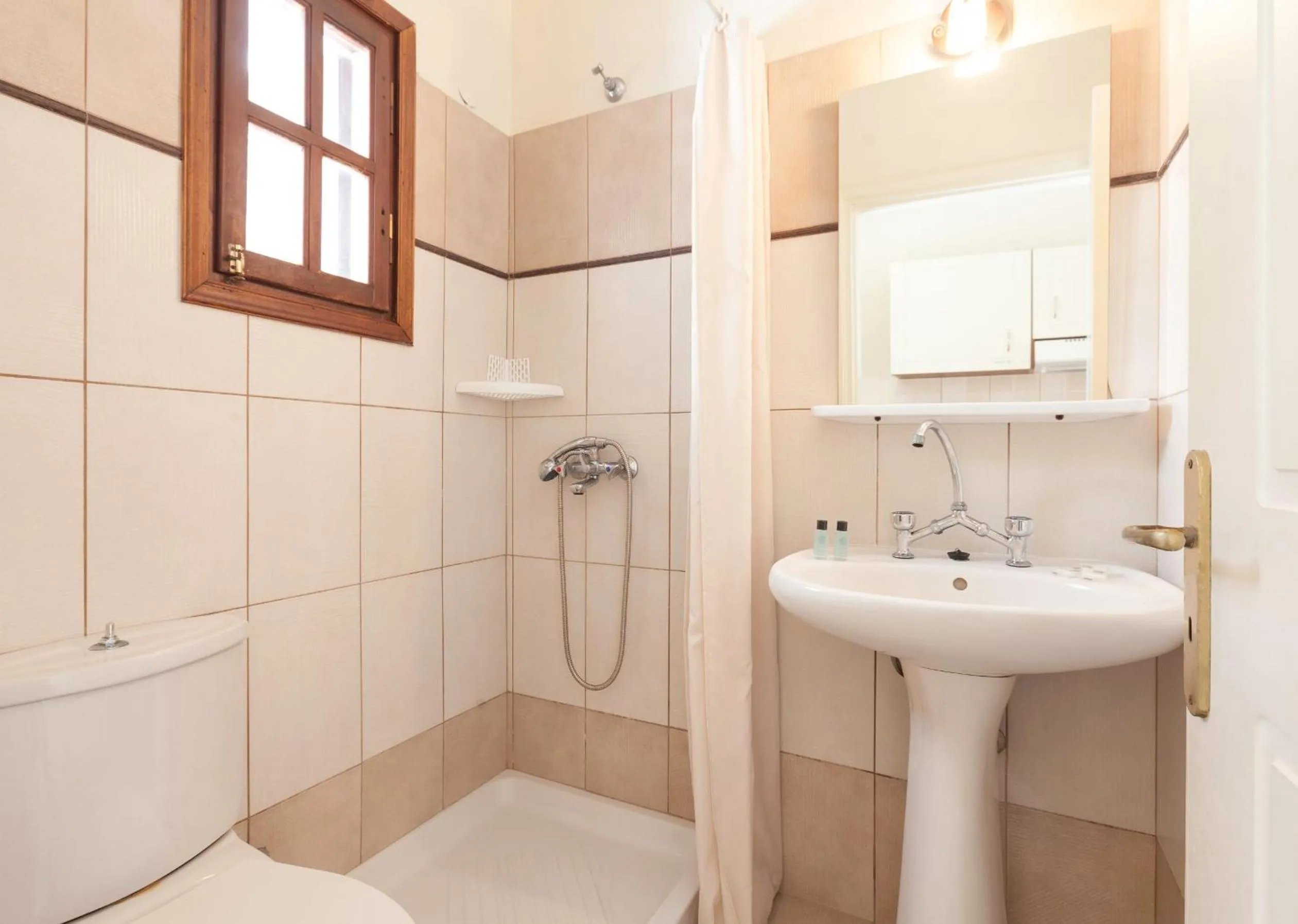 Bathroom in Kalypso Studios