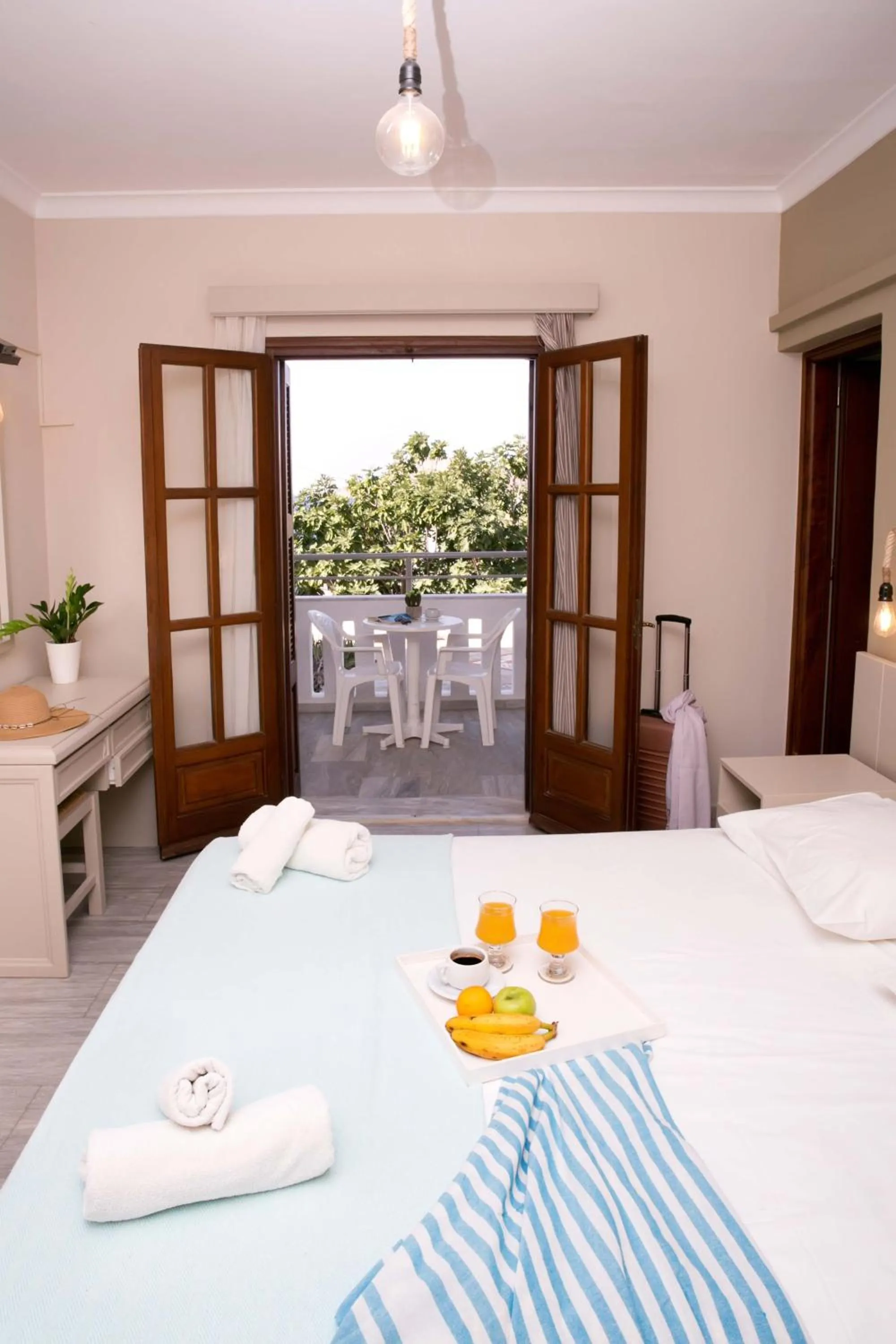 Bed in Kalypso Studios