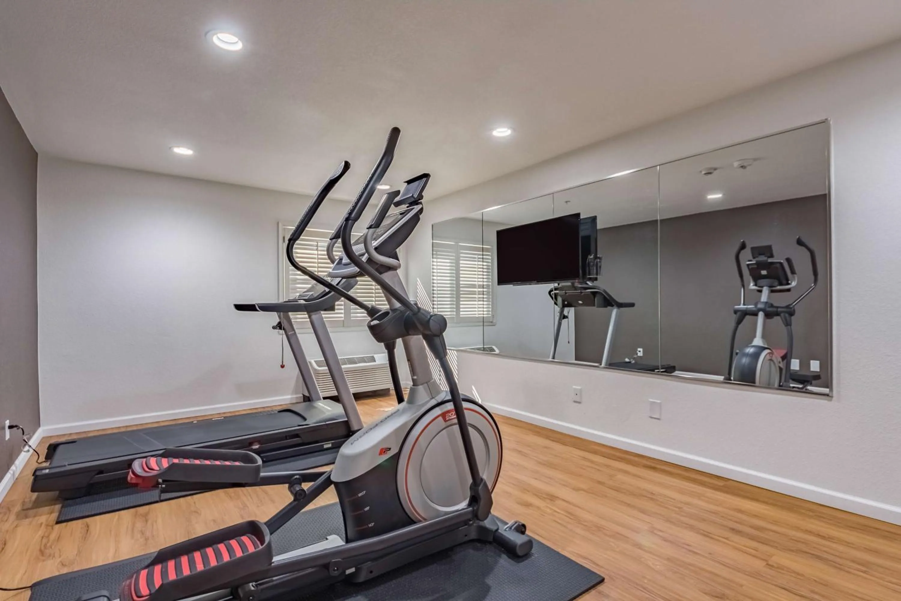 Fitness centre/facilities in Studio 6-Plano, TX