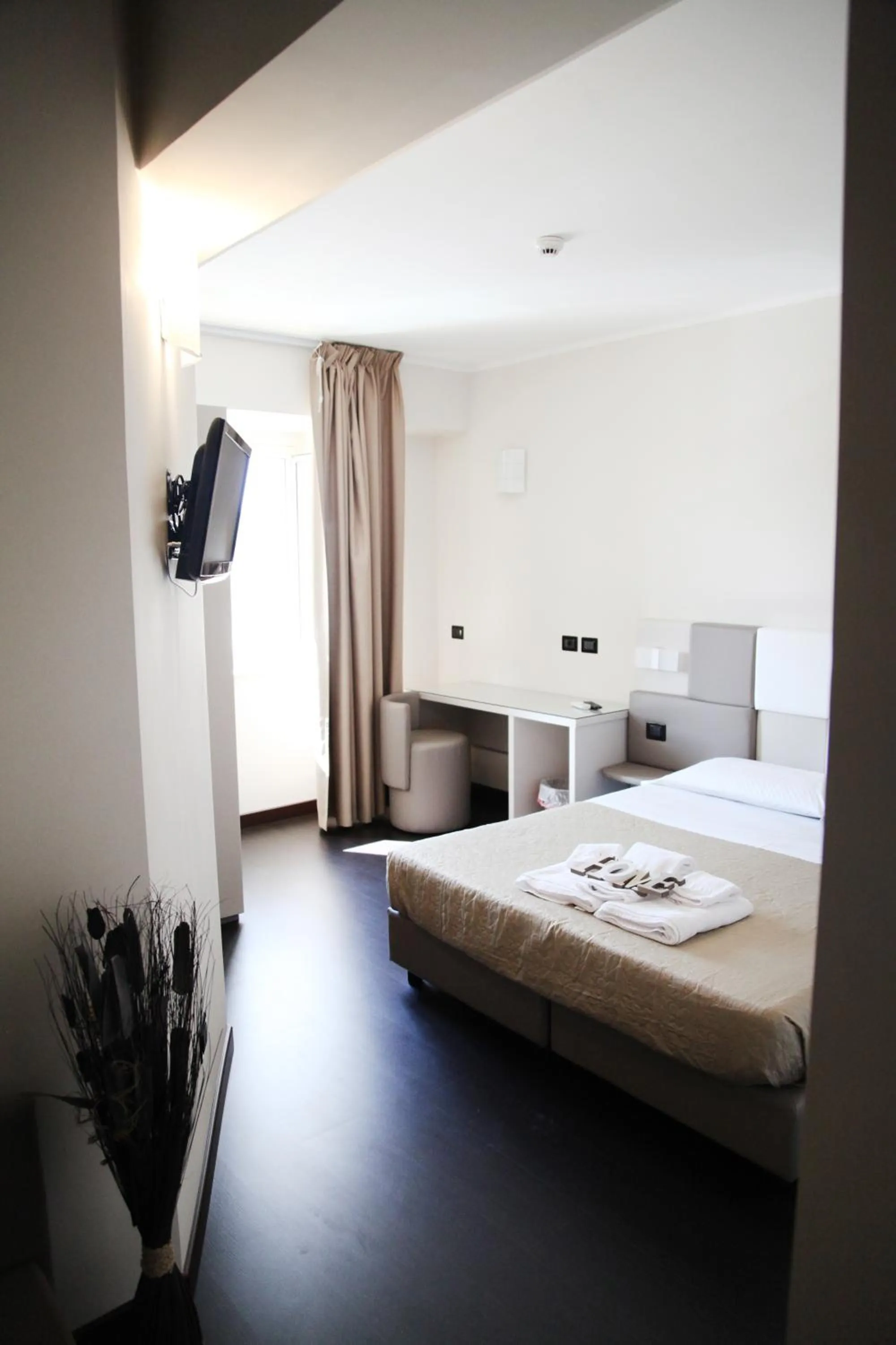Photo of the whole room, Bed in Hotel Sogni D'Oro Airport