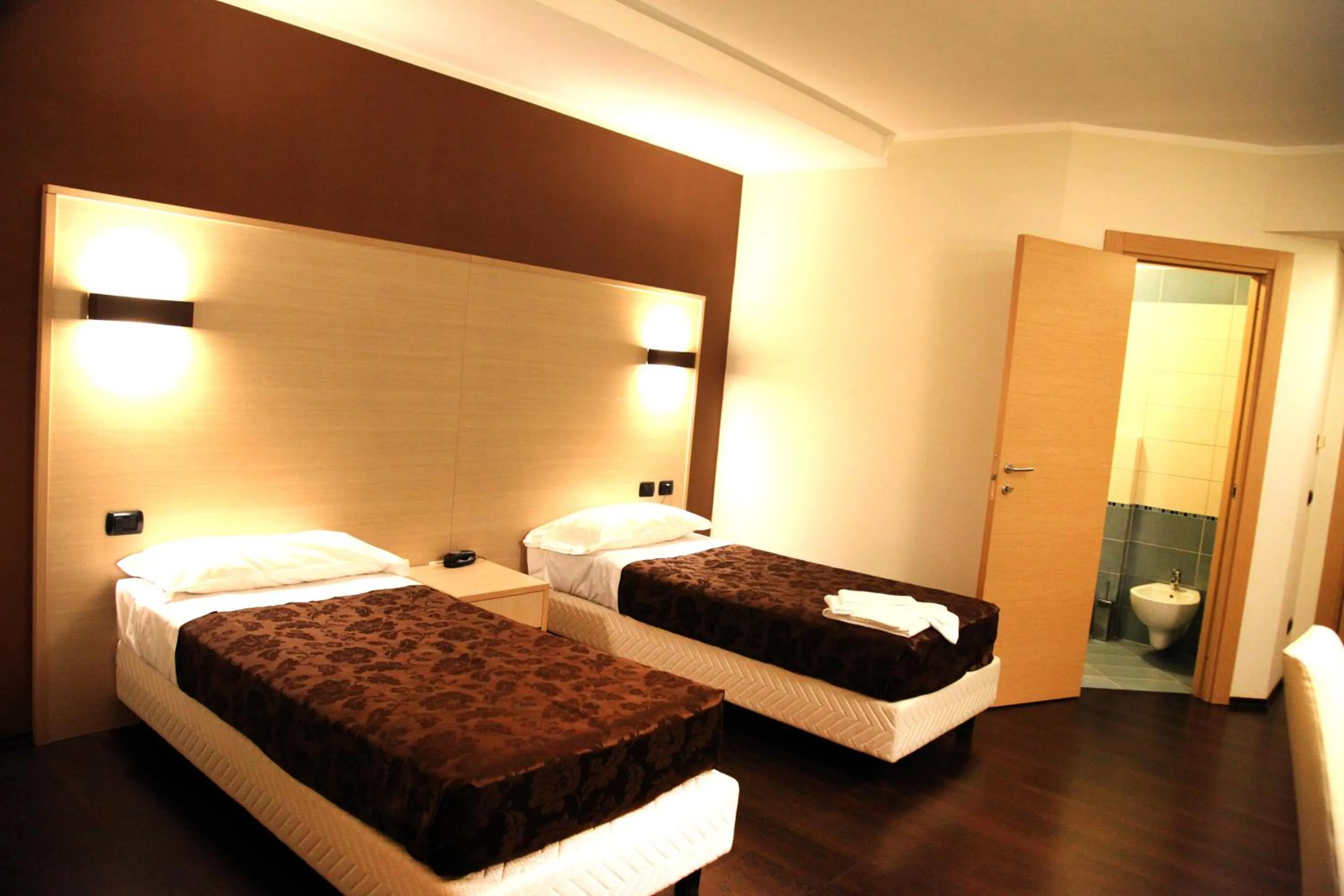 Bedroom, Bed in Hotel Sogni D'Oro Airport