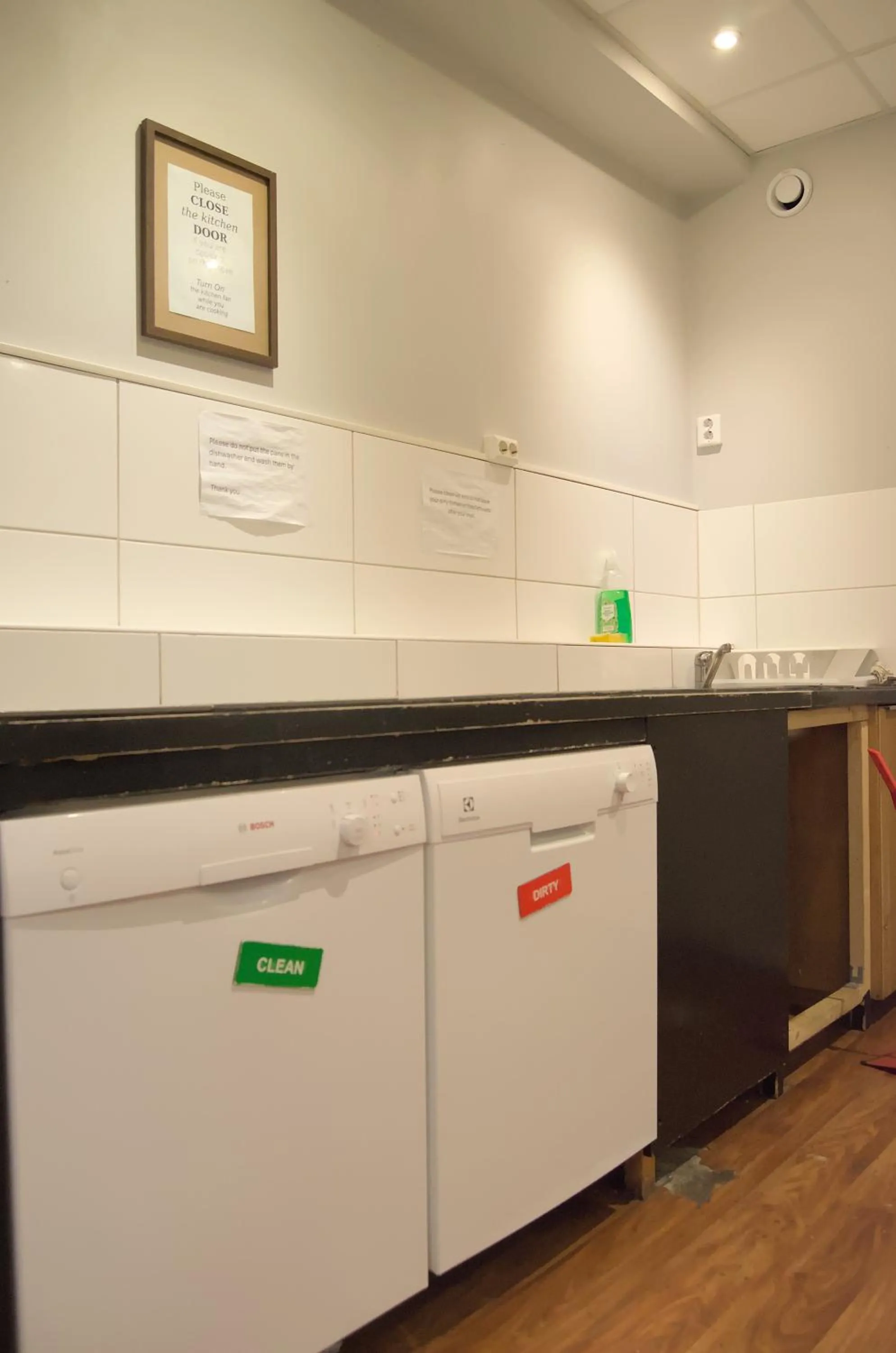 Communal kitchen in Grad Hotel and Hostel