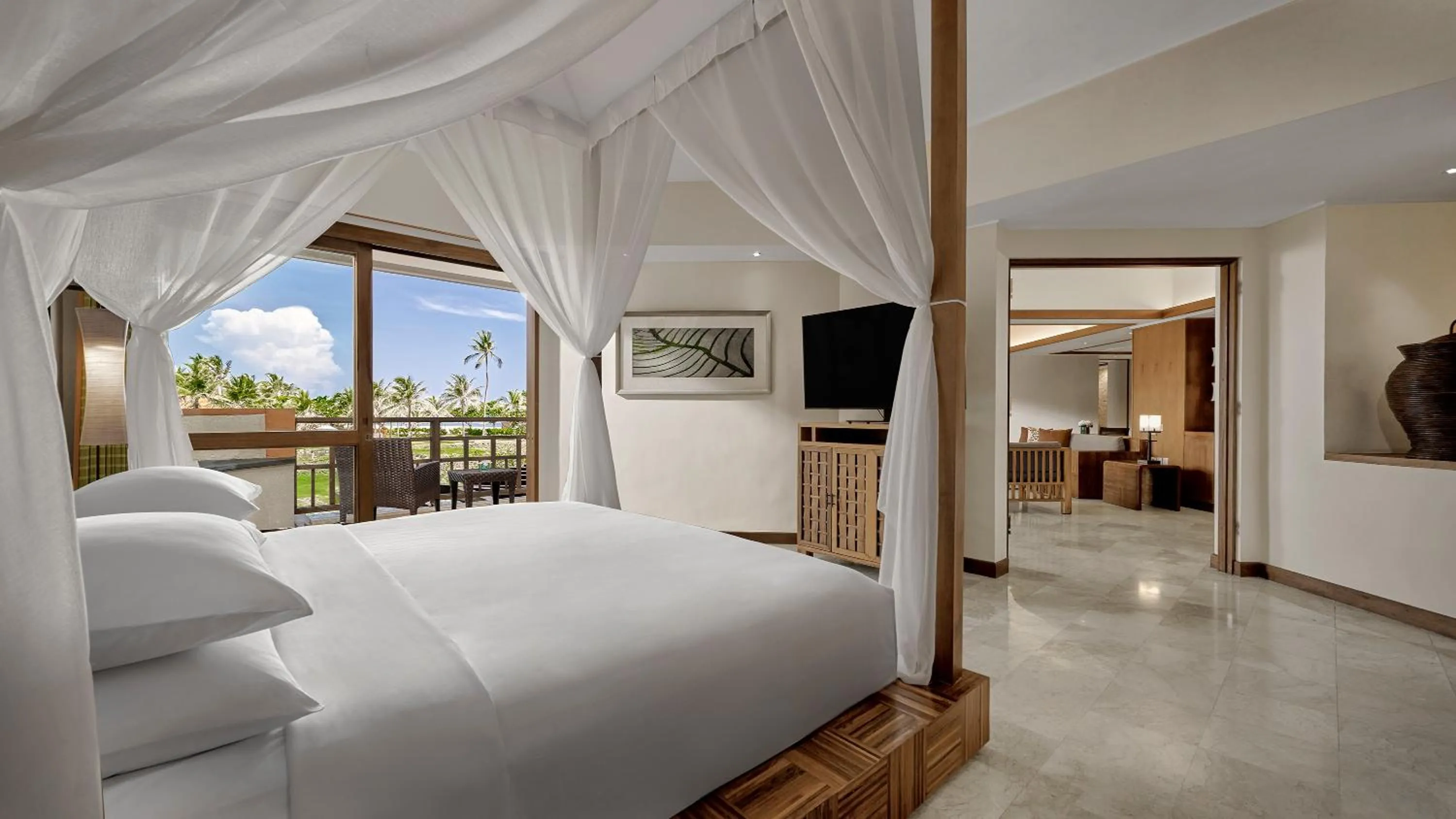 Guests, Bed in Grand Hyatt Bali