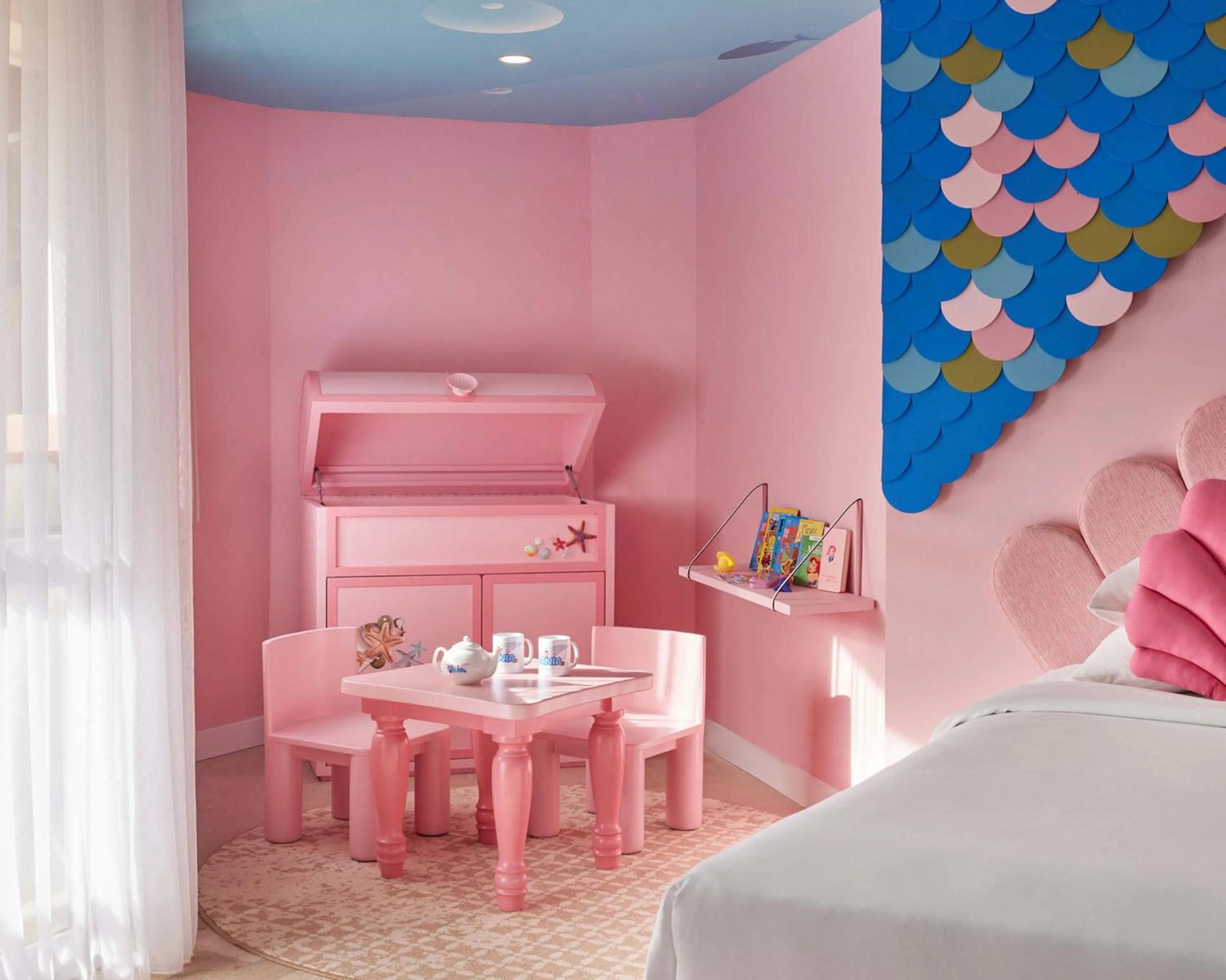 Seating area, Bed in Grand Hyatt Bali