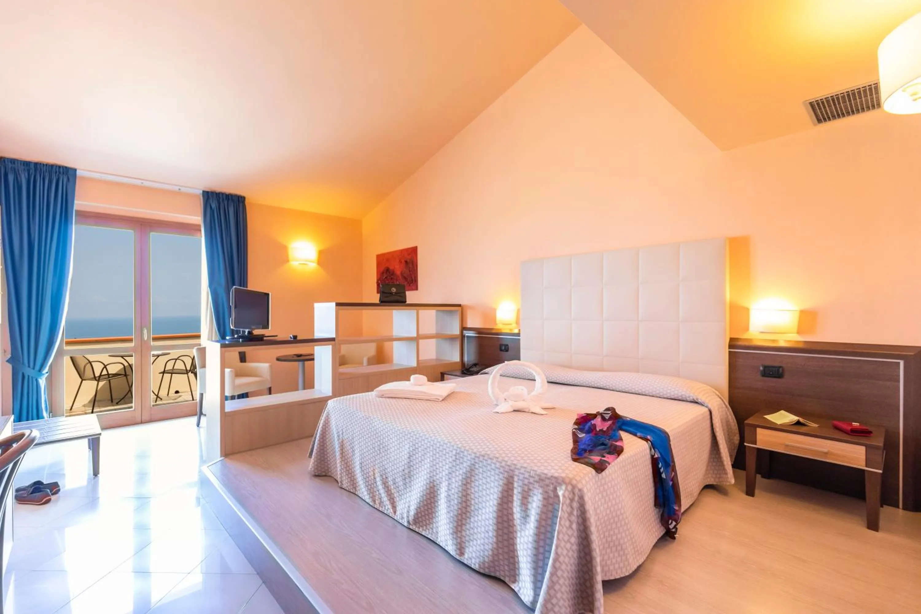 View (from property/room), Bed in Tropis Hotel