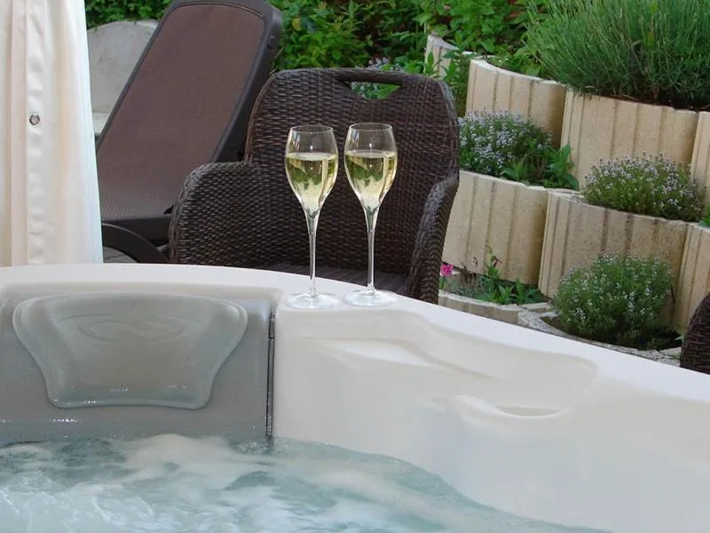 Spa and wellness centre/facilities in Hotel Restaurant SPA "Le Relais Des Moines - Logis de France"