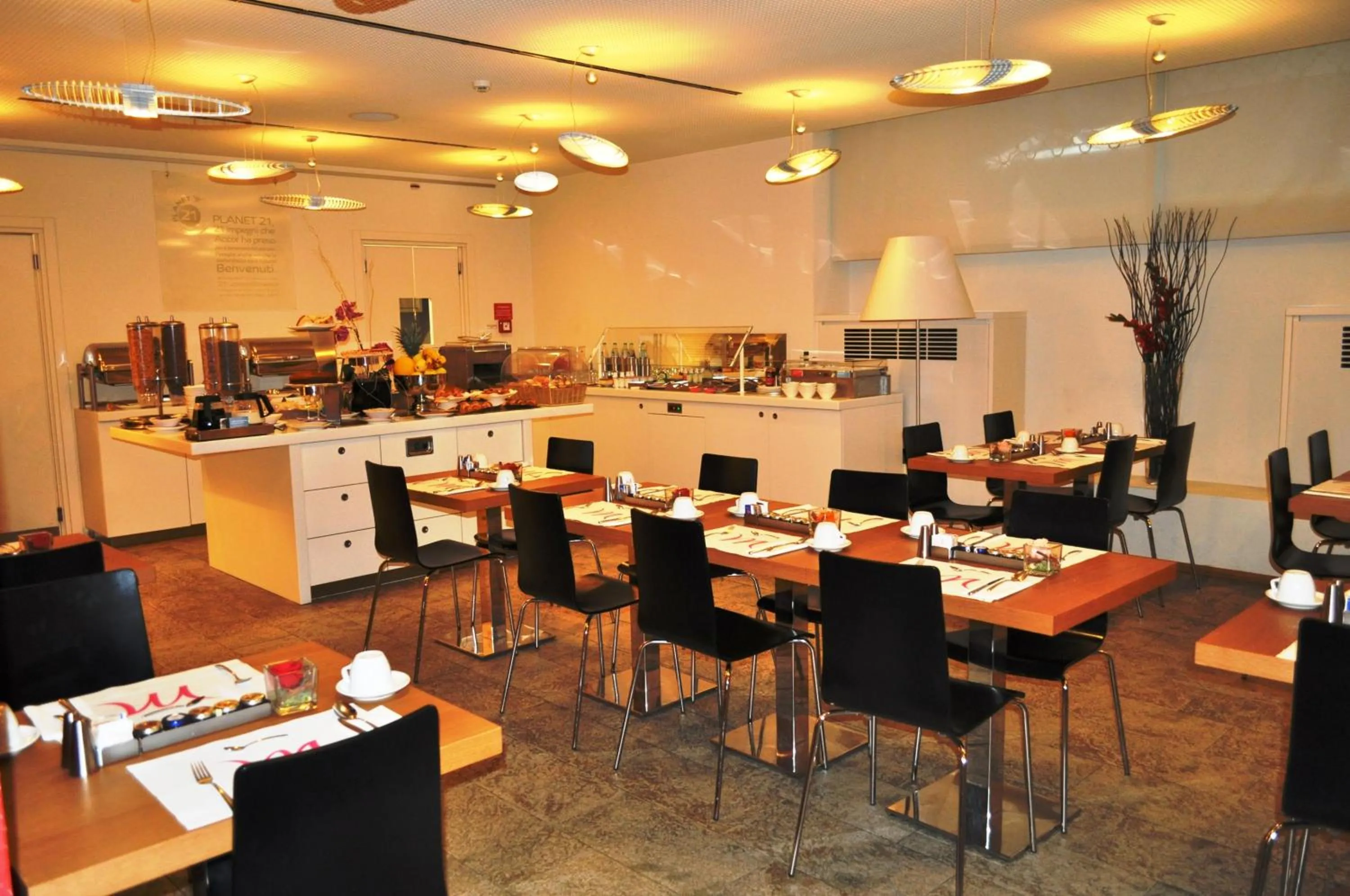 Restaurant/places to eat in Hotel Mercure Milano Solari