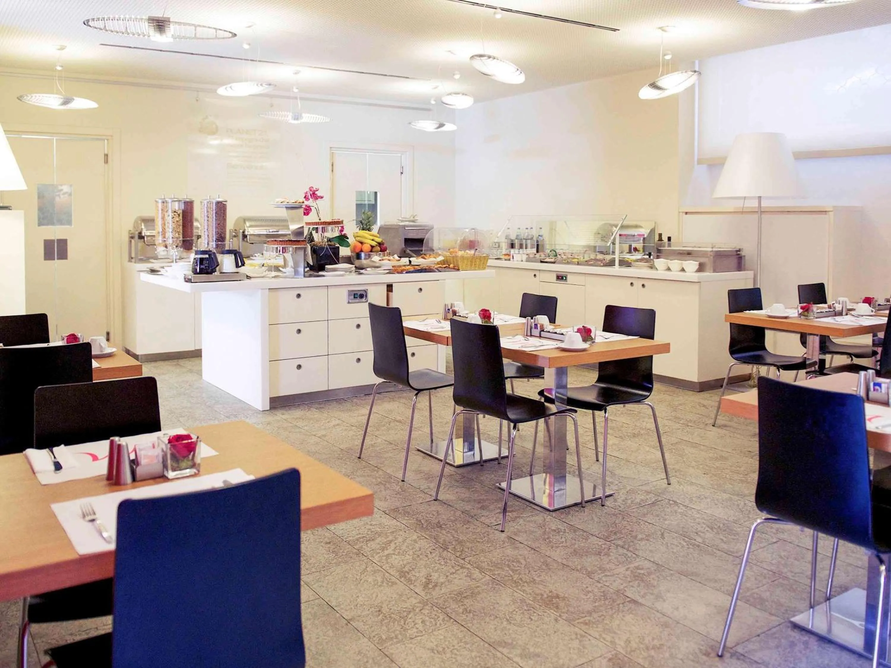 Photo of the whole room in Hotel Mercure Milano Solari