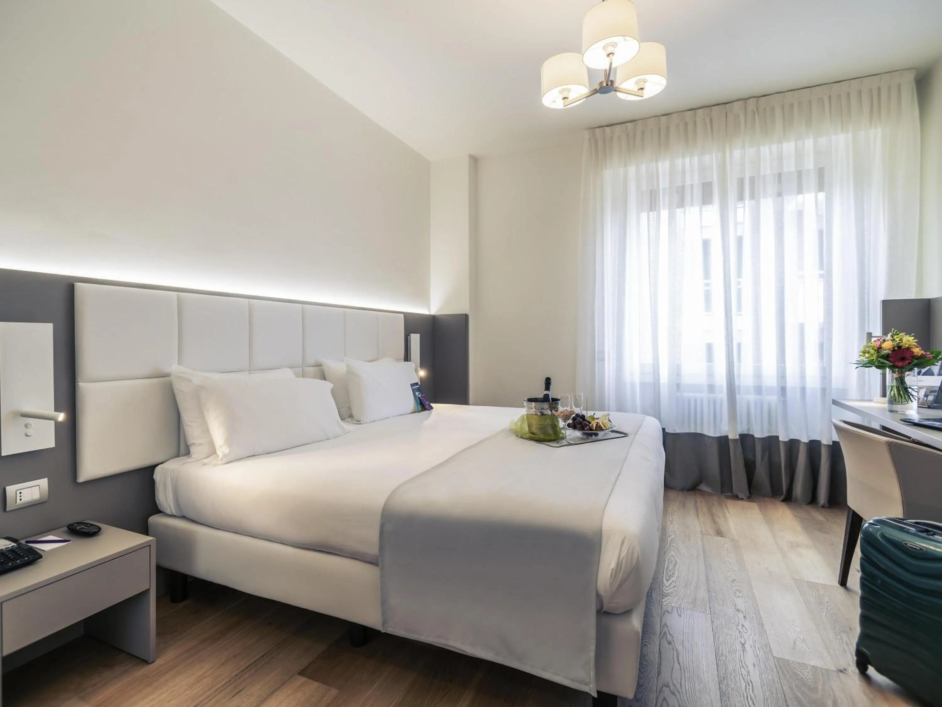 Bedroom, Bed in Hotel Mercure Milano Solari