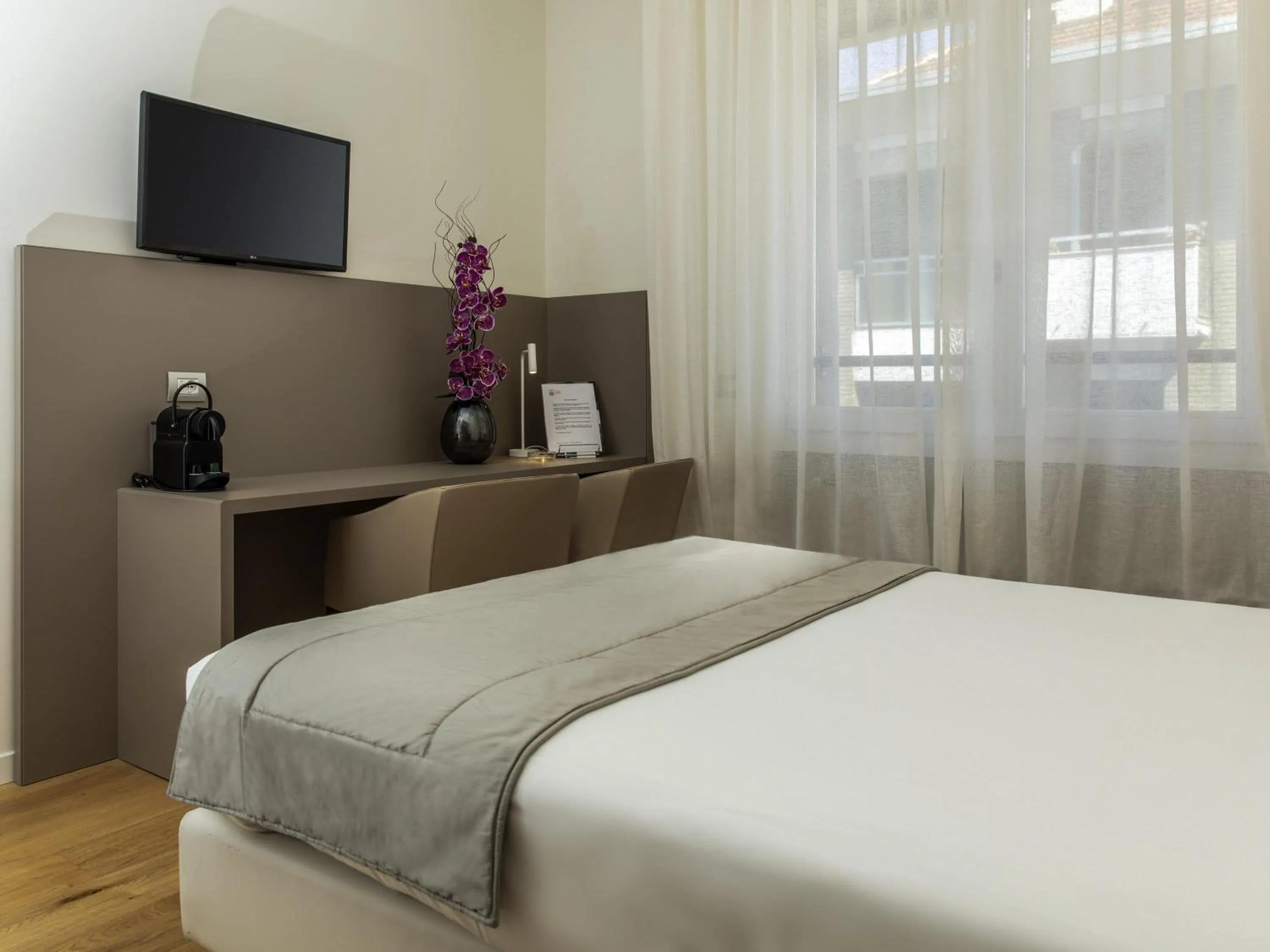 Bedroom, Bed in Hotel Mercure Milano Solari