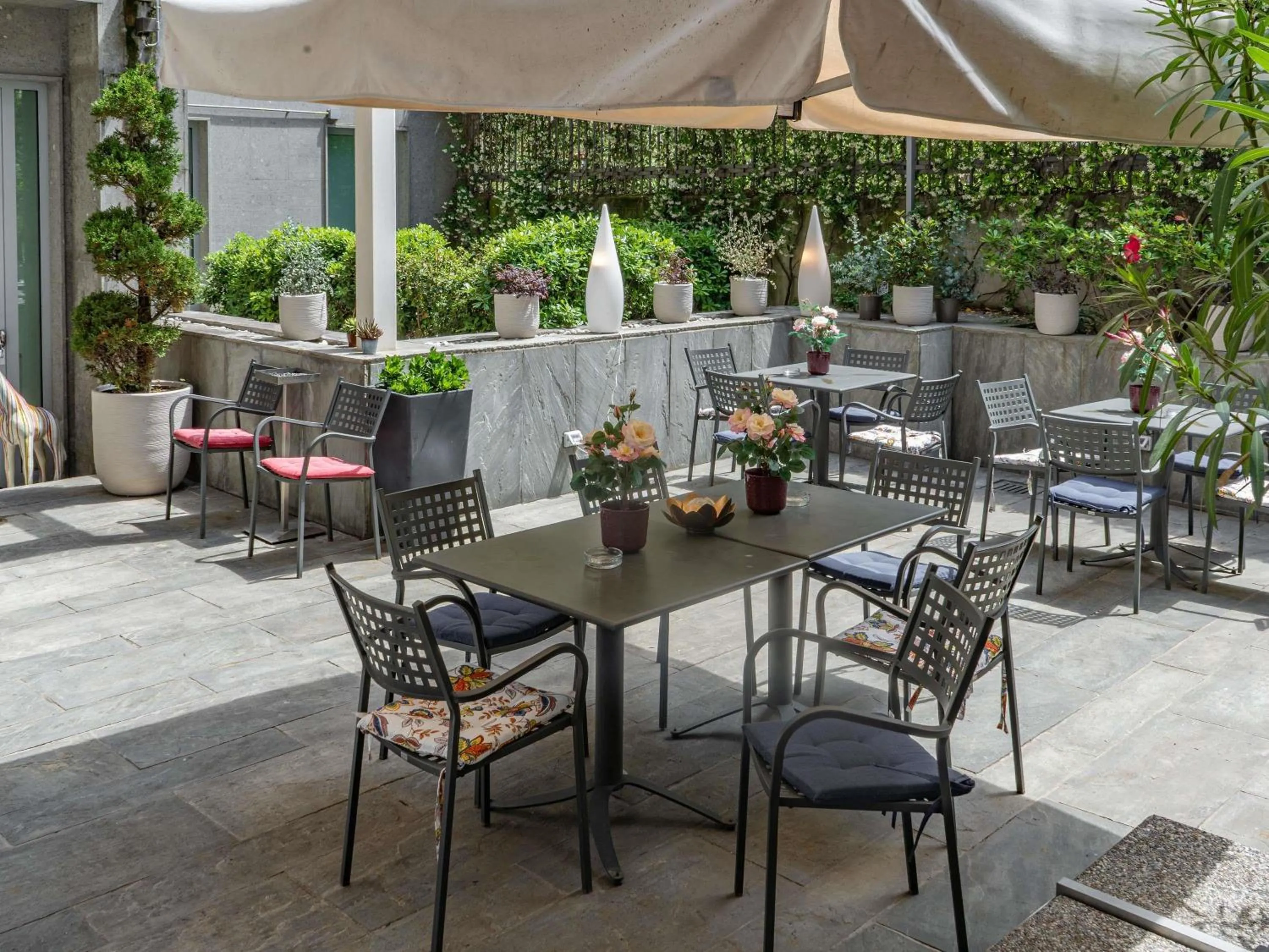 Property building in Hotel Mercure Milano Solari