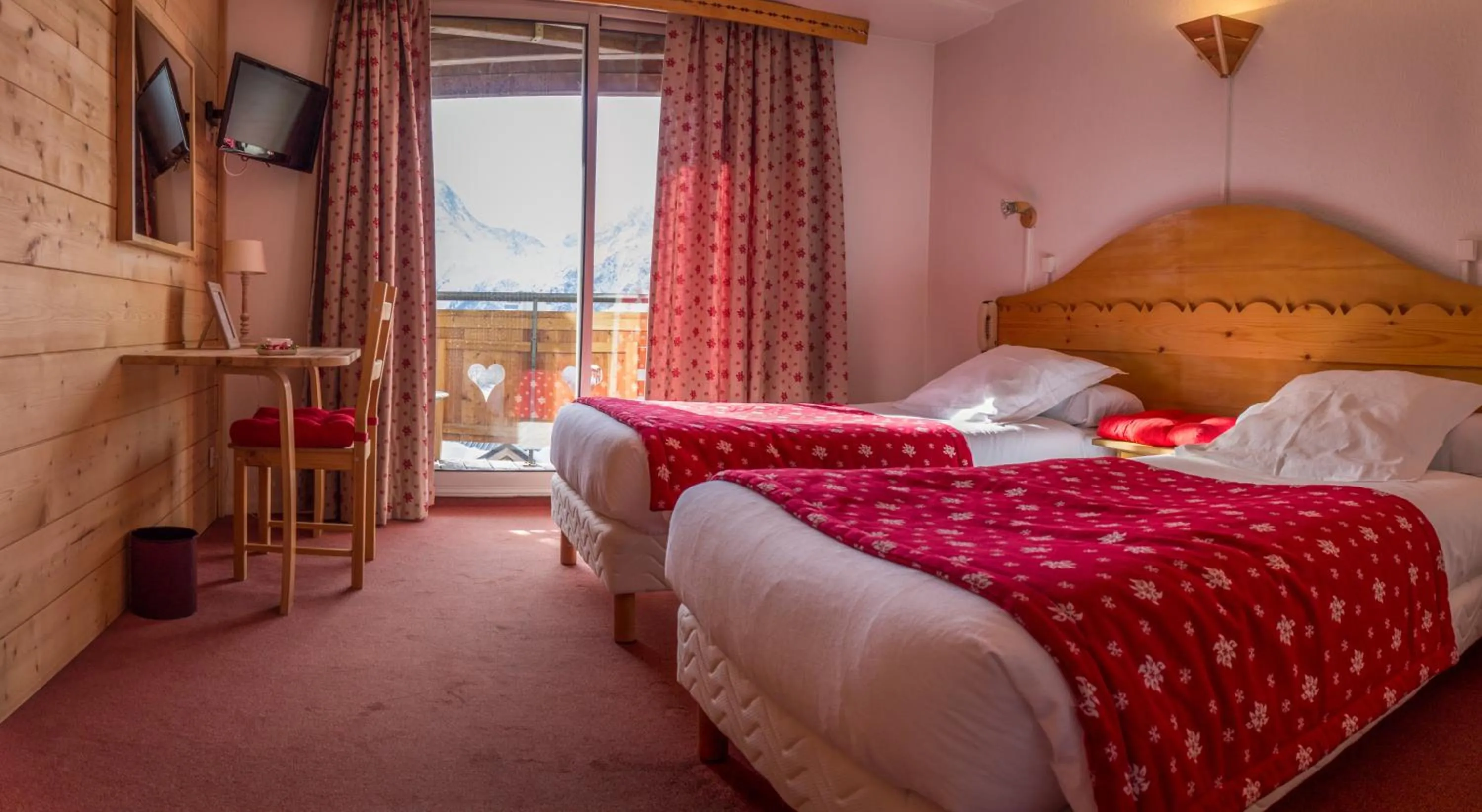 Photo of the whole room, Bed in Hotel Adret