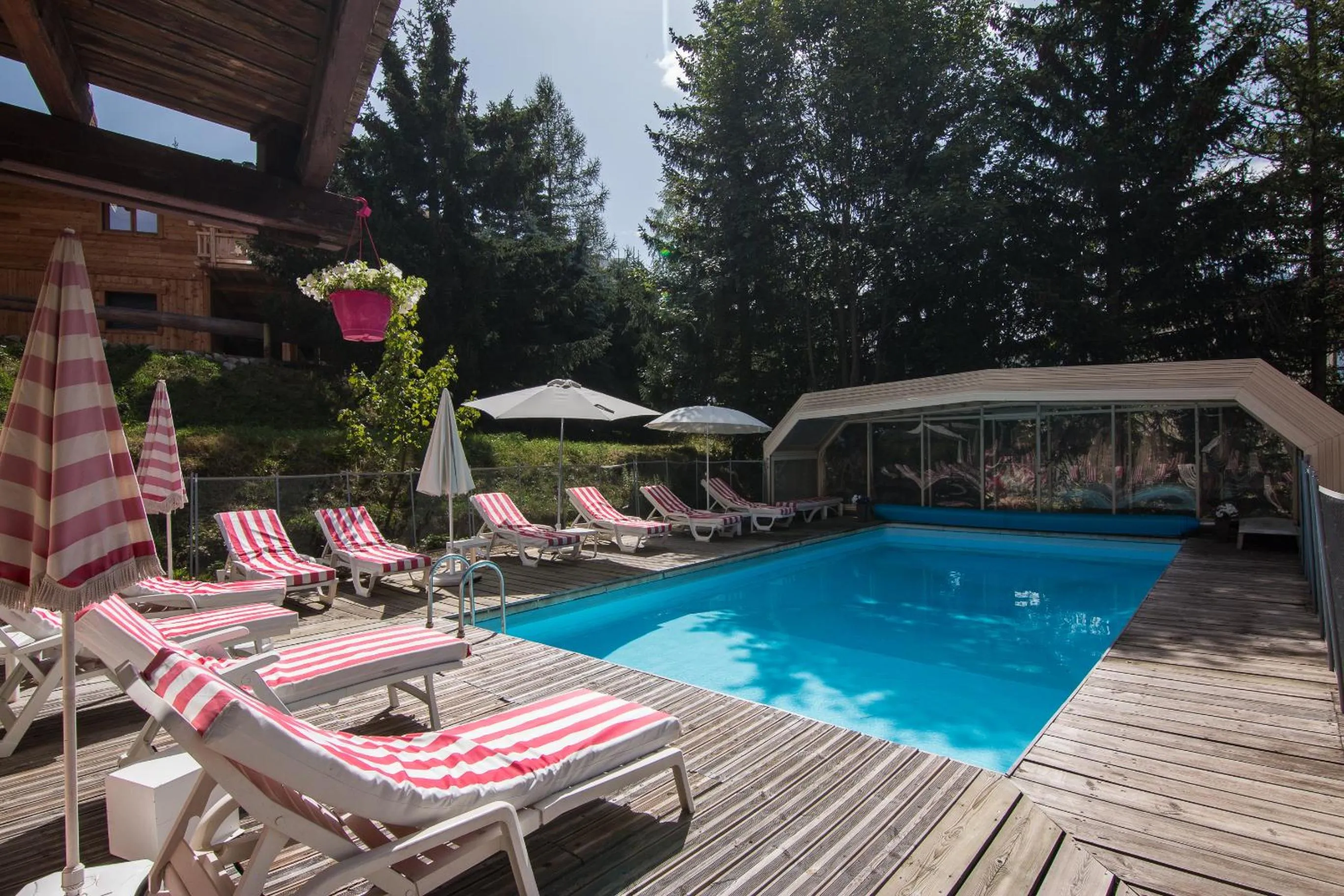 Garden in Hotel Adret