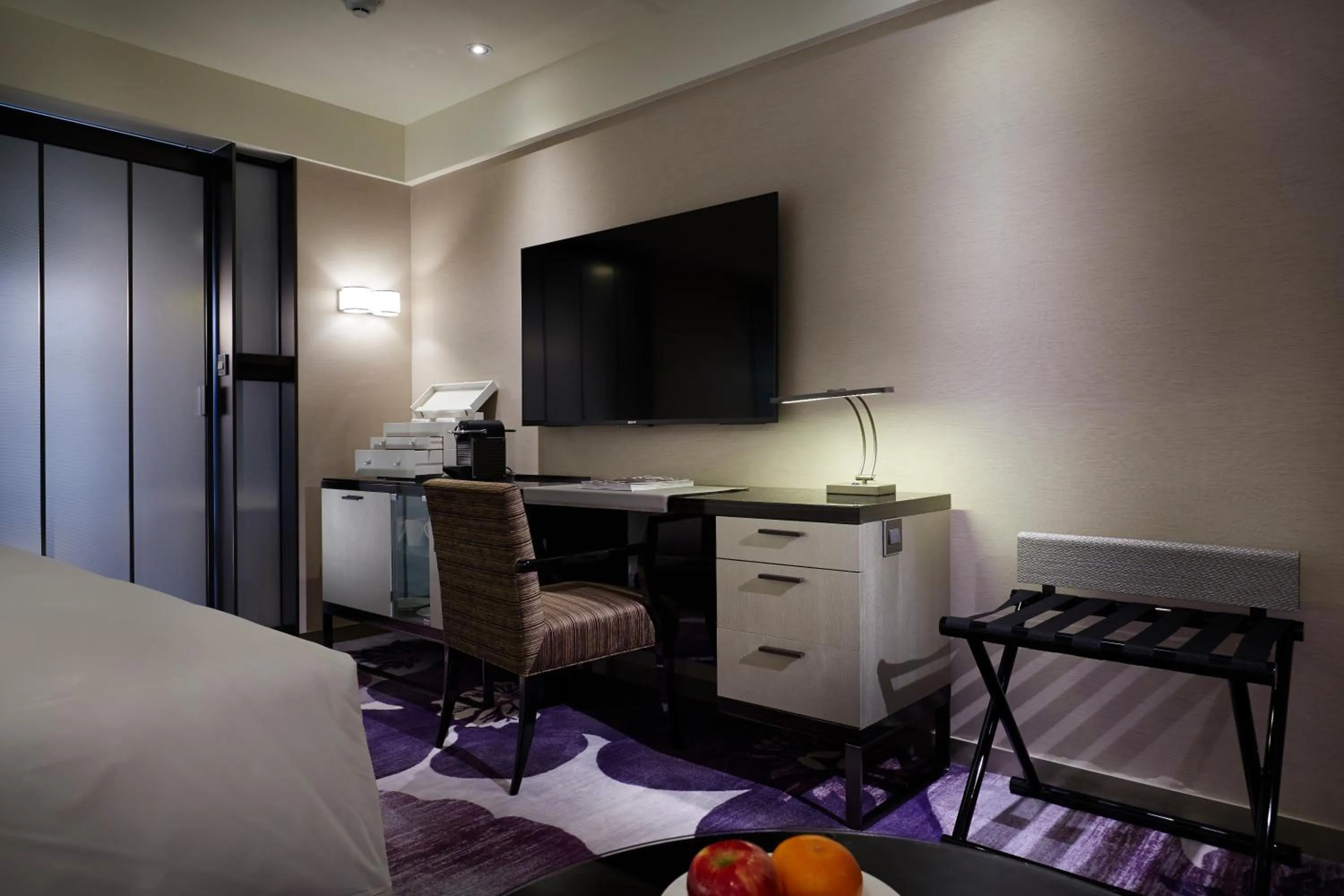 TV and multimedia in Taipei Fullerton Hotel-Maison North