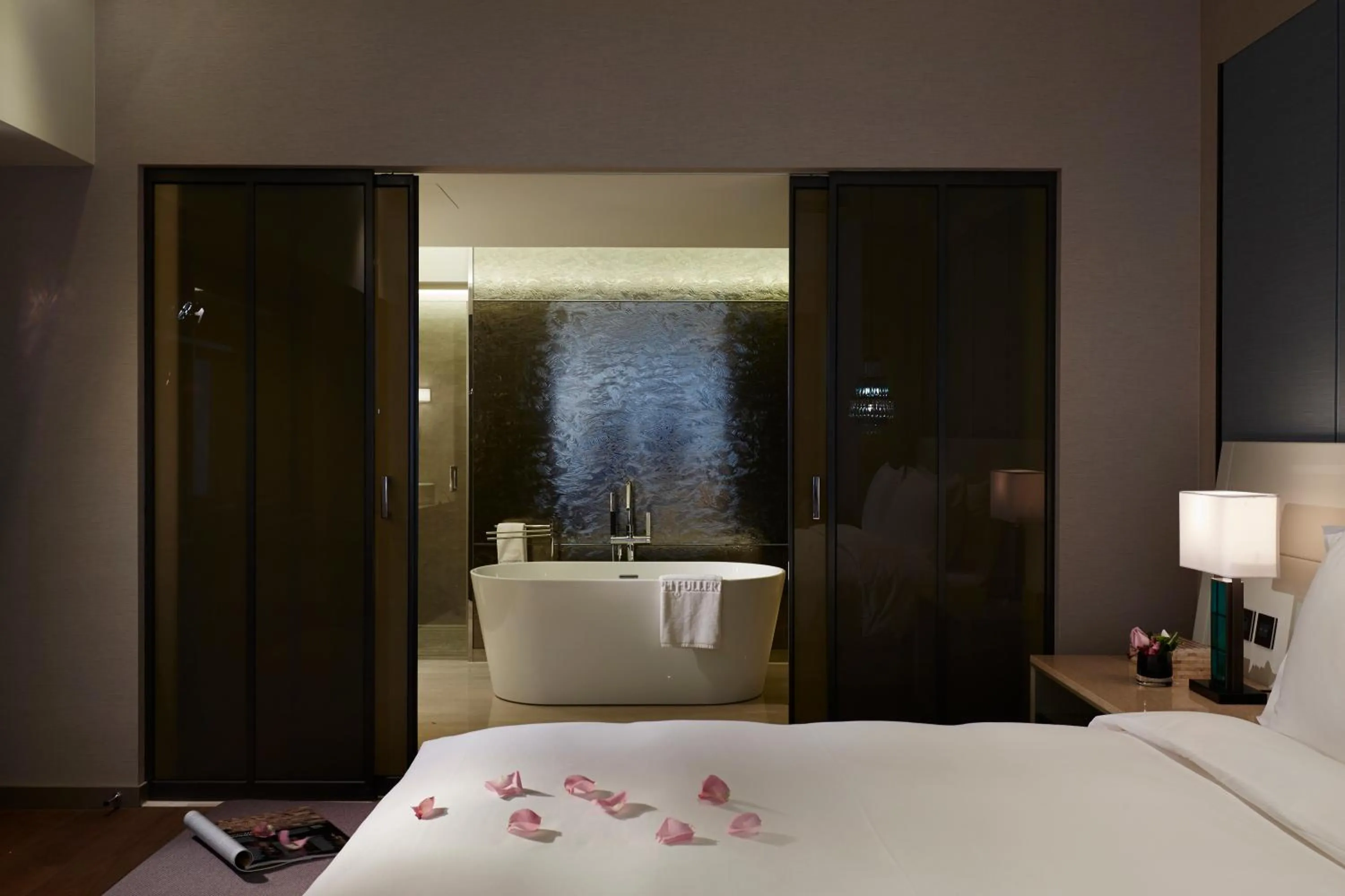 Photo of the whole room, Bed in Taipei Fullerton Hotel-Maison North