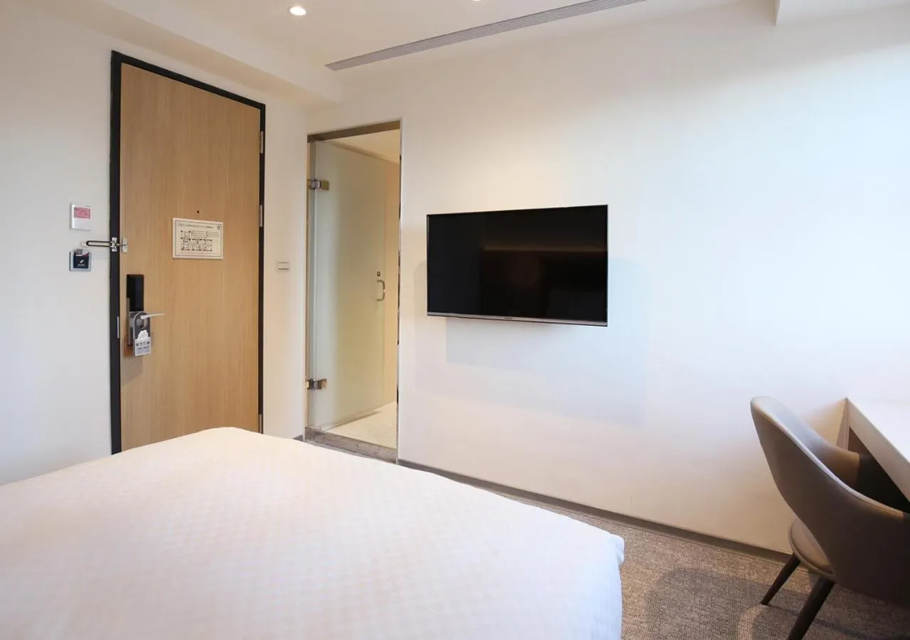 Photo of the whole room, Bed in Dandy Hotel-Daan Park Branch