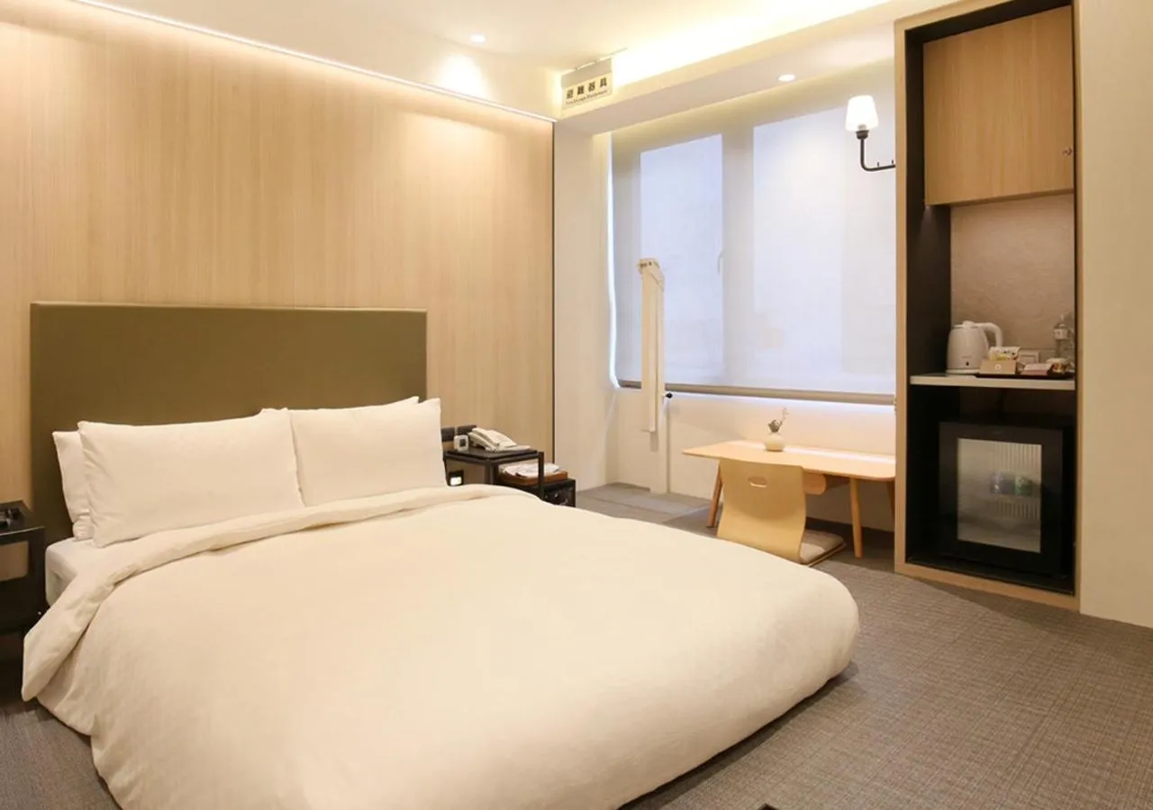 Photo of the whole room, Bed in Dandy Hotel-Daan Park Branch