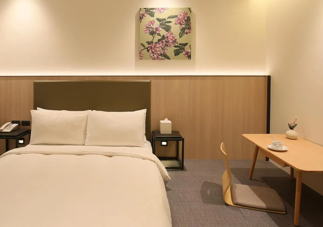 Photo of the whole room, Bed in Dandy Hotel-Daan Park Branch