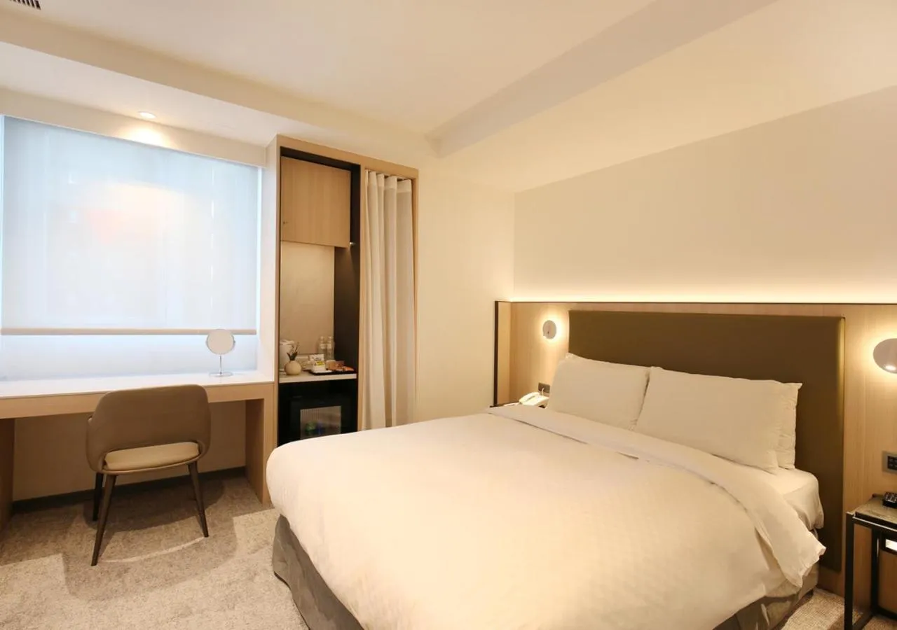 Photo of the whole room, Bed in Dandy Hotel-Daan Park Branch