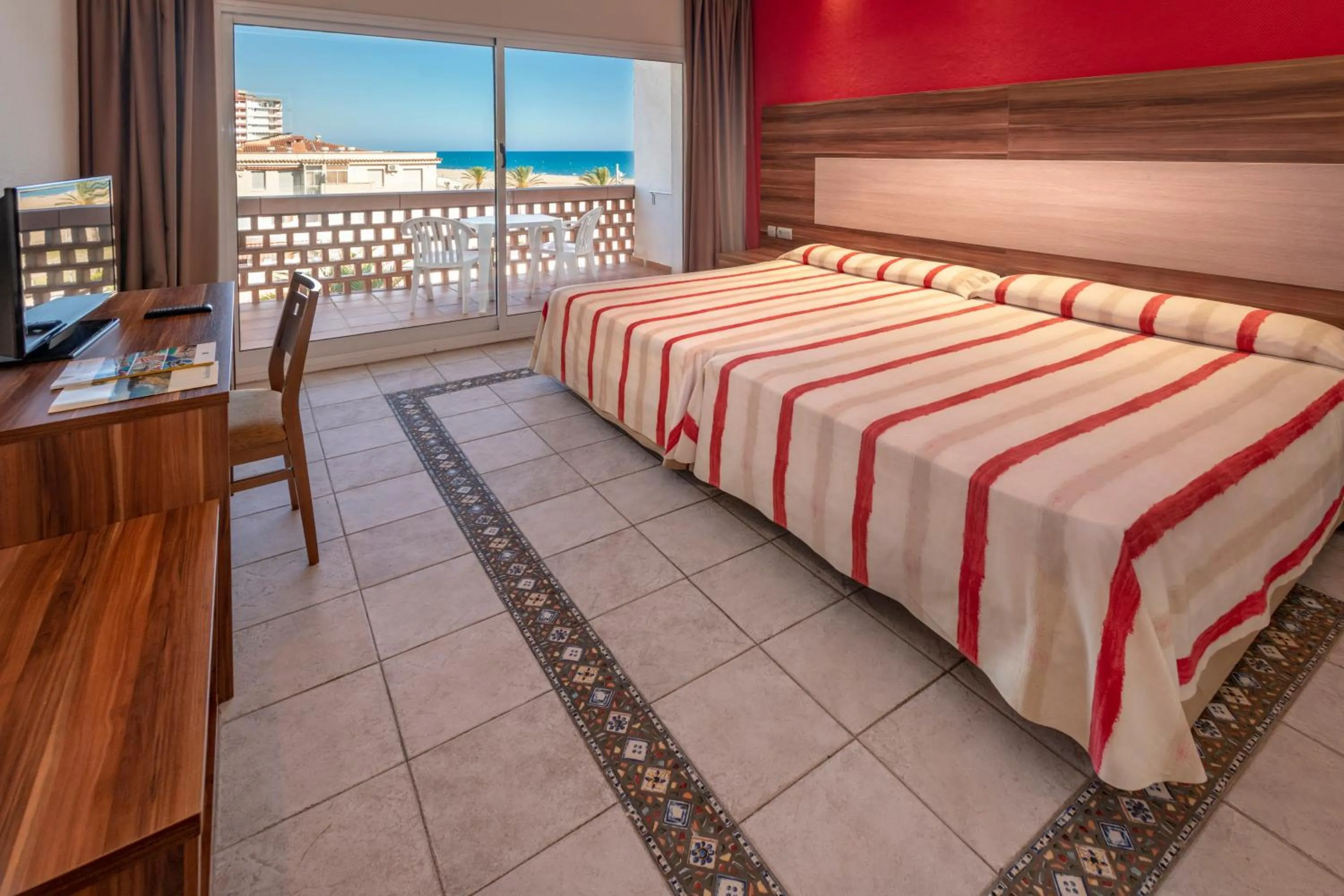 Photo of the whole room, Bed in 4R Gran Europe