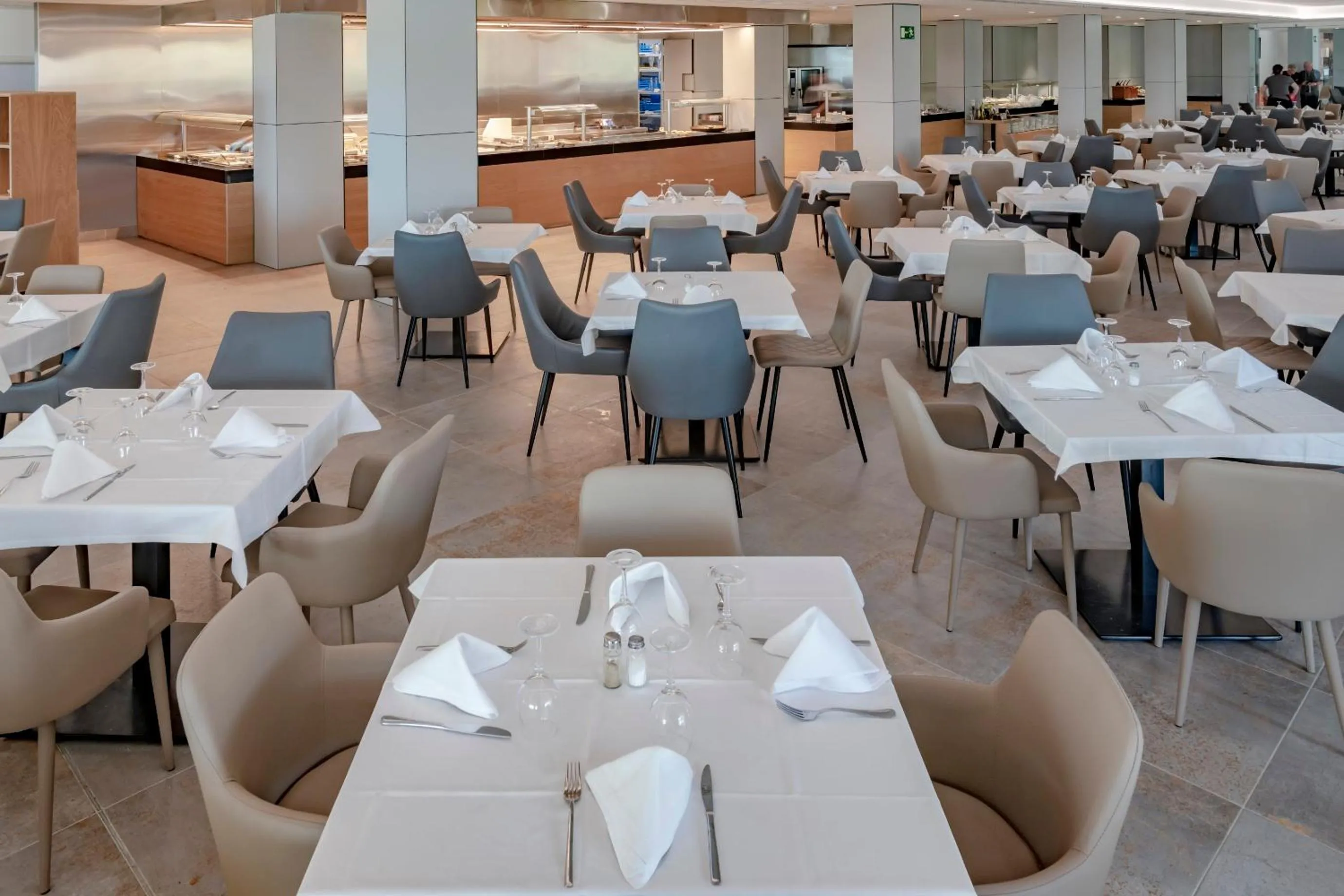 Restaurant/places to eat in 4R Gran Europe