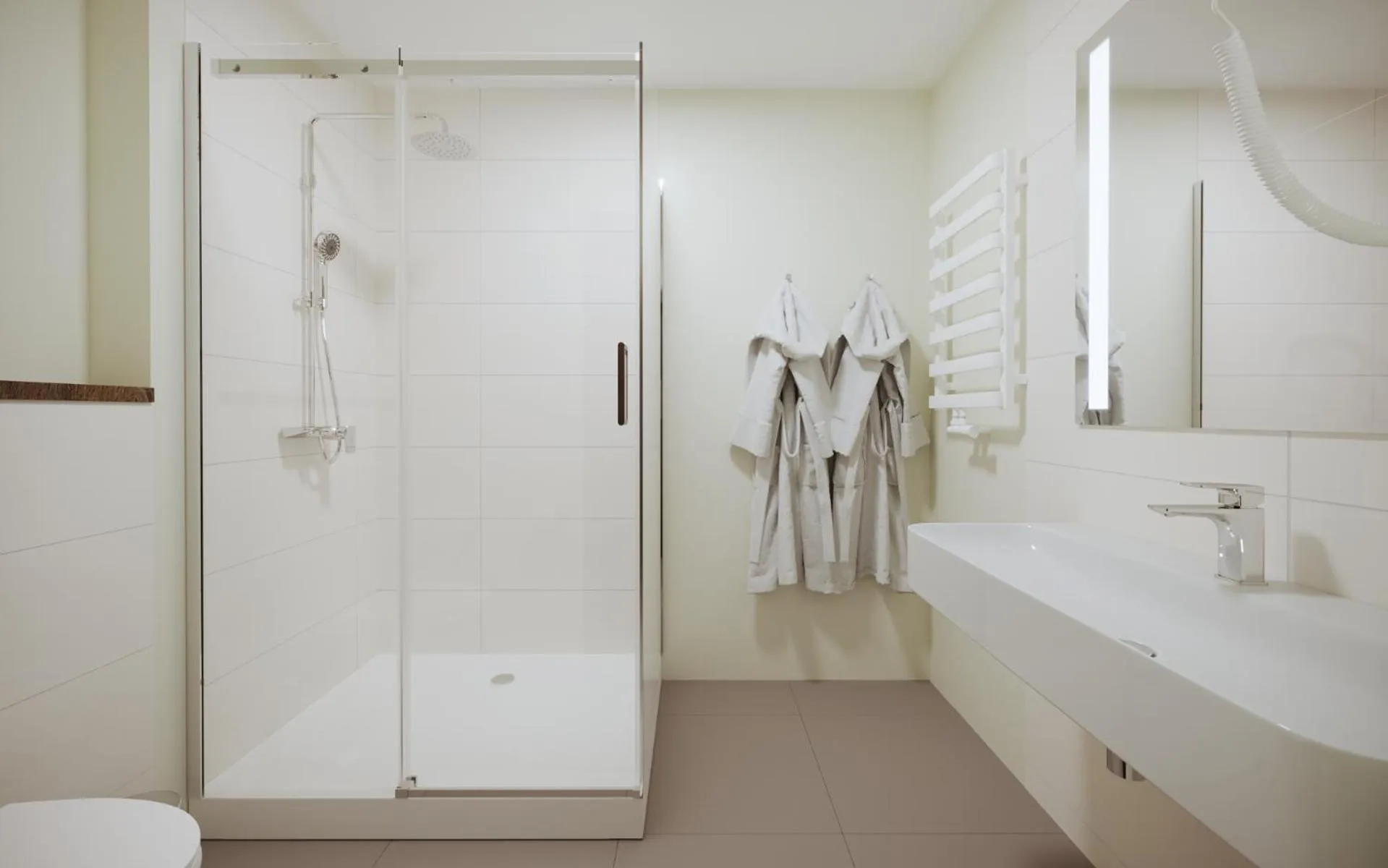 Shower in Drevny Grad Park-hotel