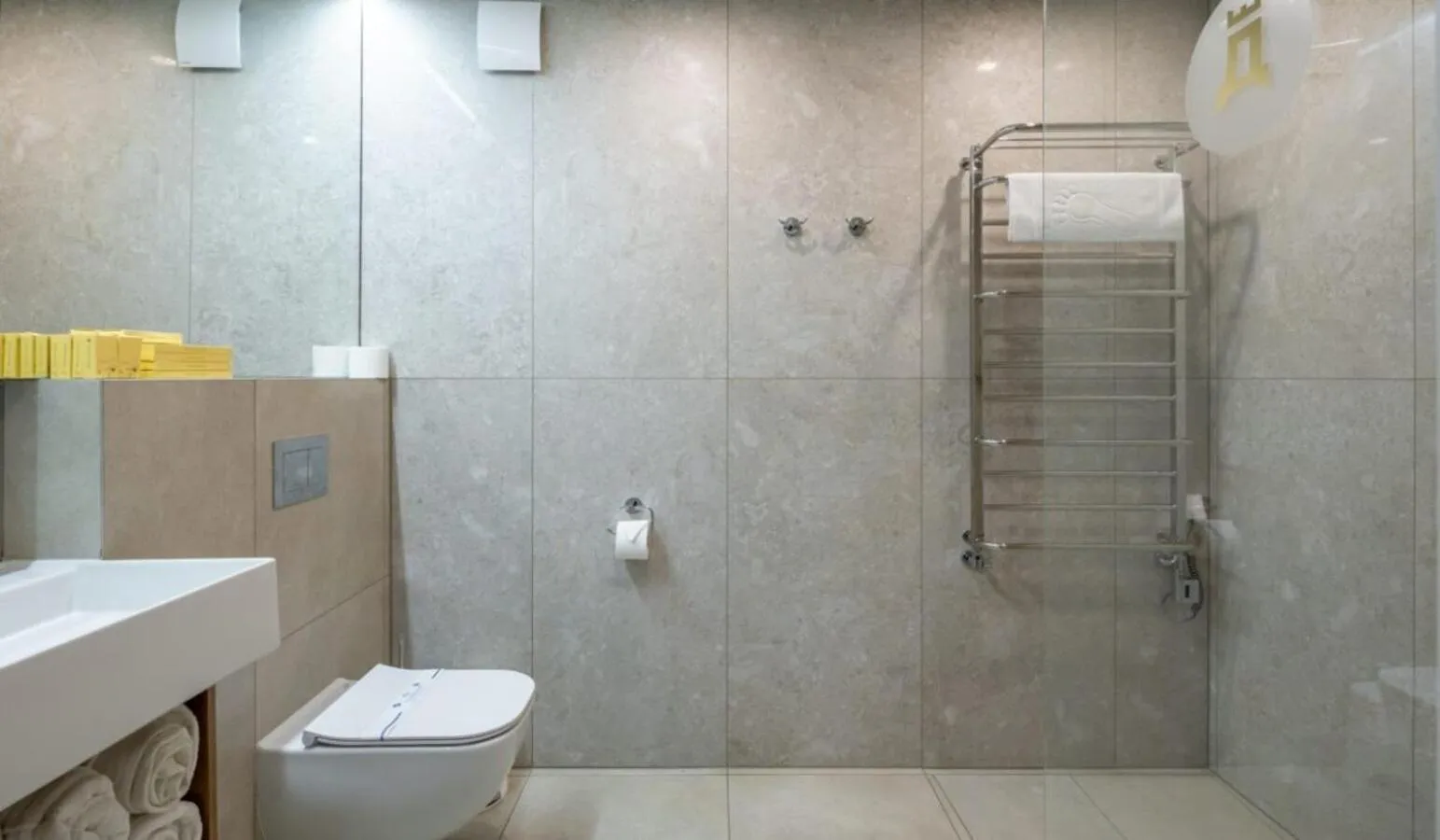 Shower in Drevny Grad Park-hotel