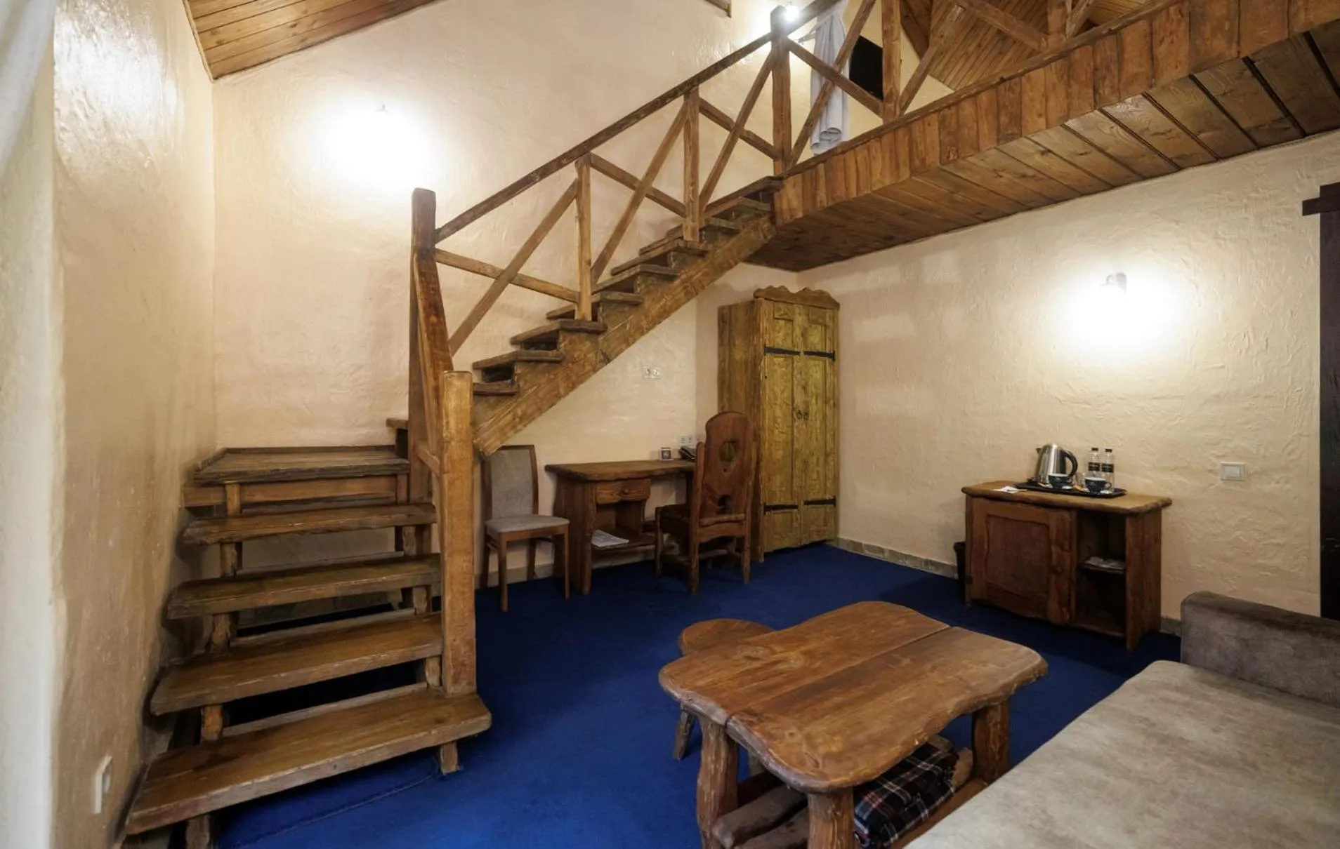 Spring in Drevny Grad Park-hotel