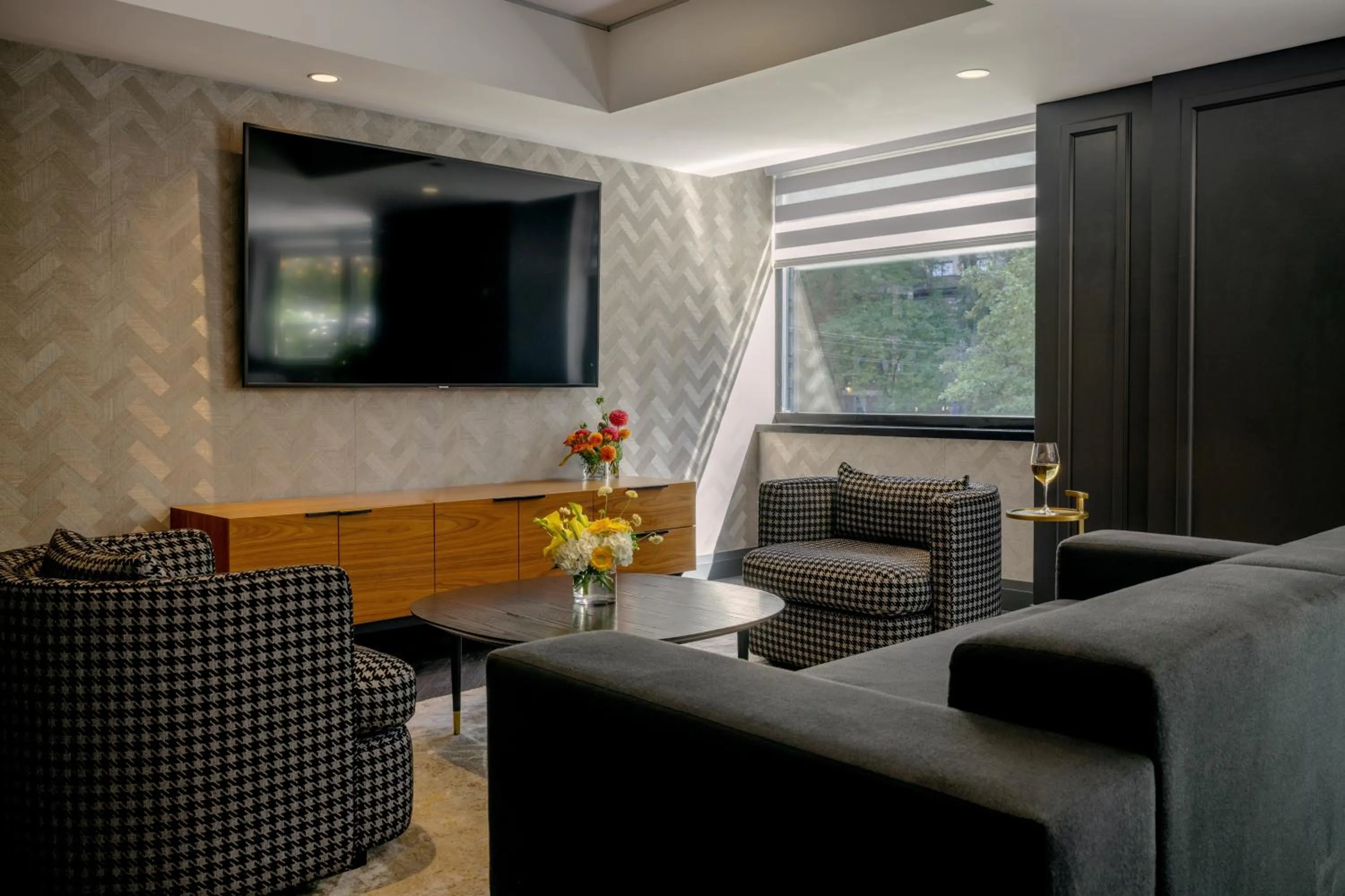 Meeting/conference room in The Anndore House, part of JDV by Hyatt