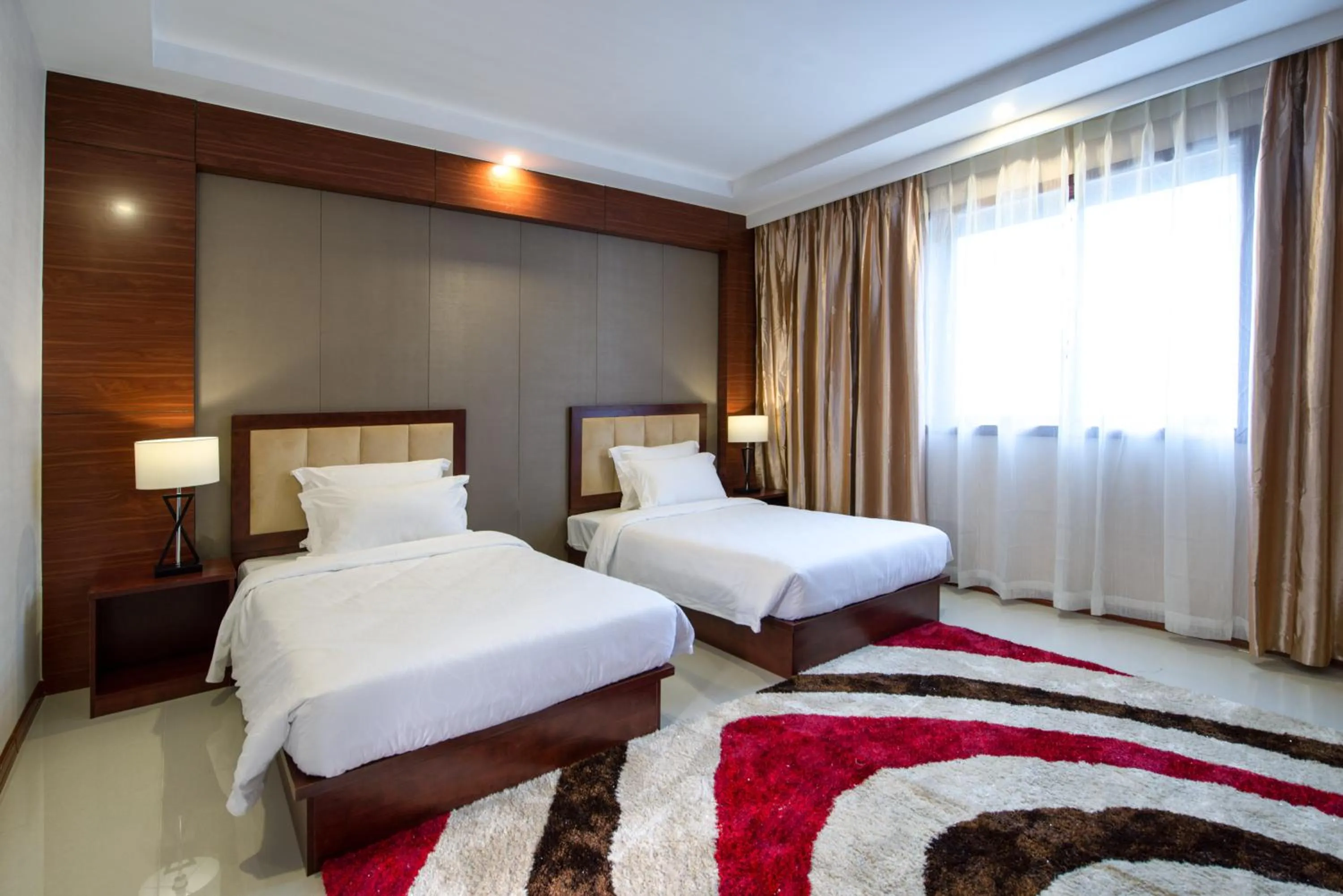 Photo of the whole room, Bed in The Farmington Hotel