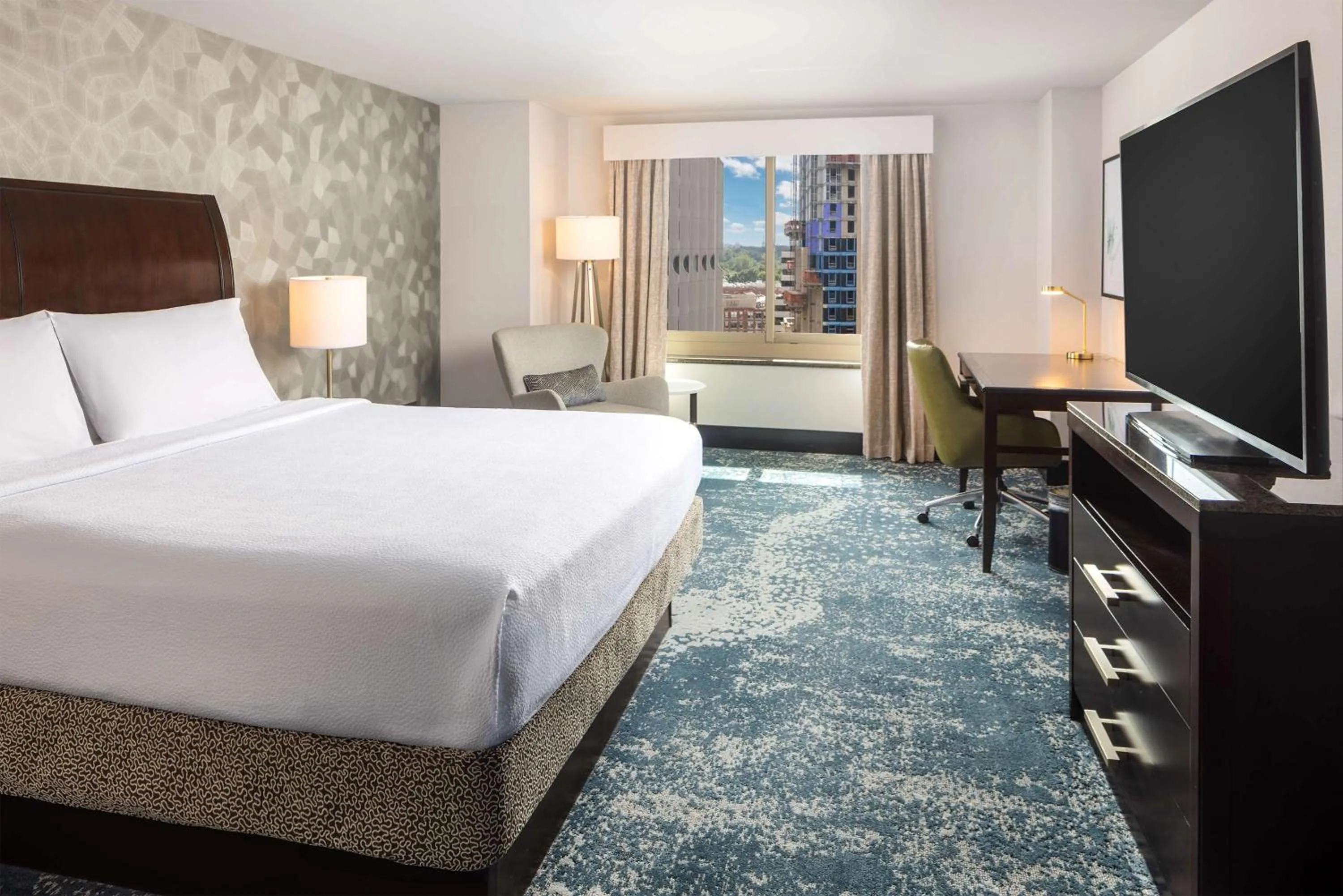 Bed in Hilton Garden Inn Bethesda Downtown