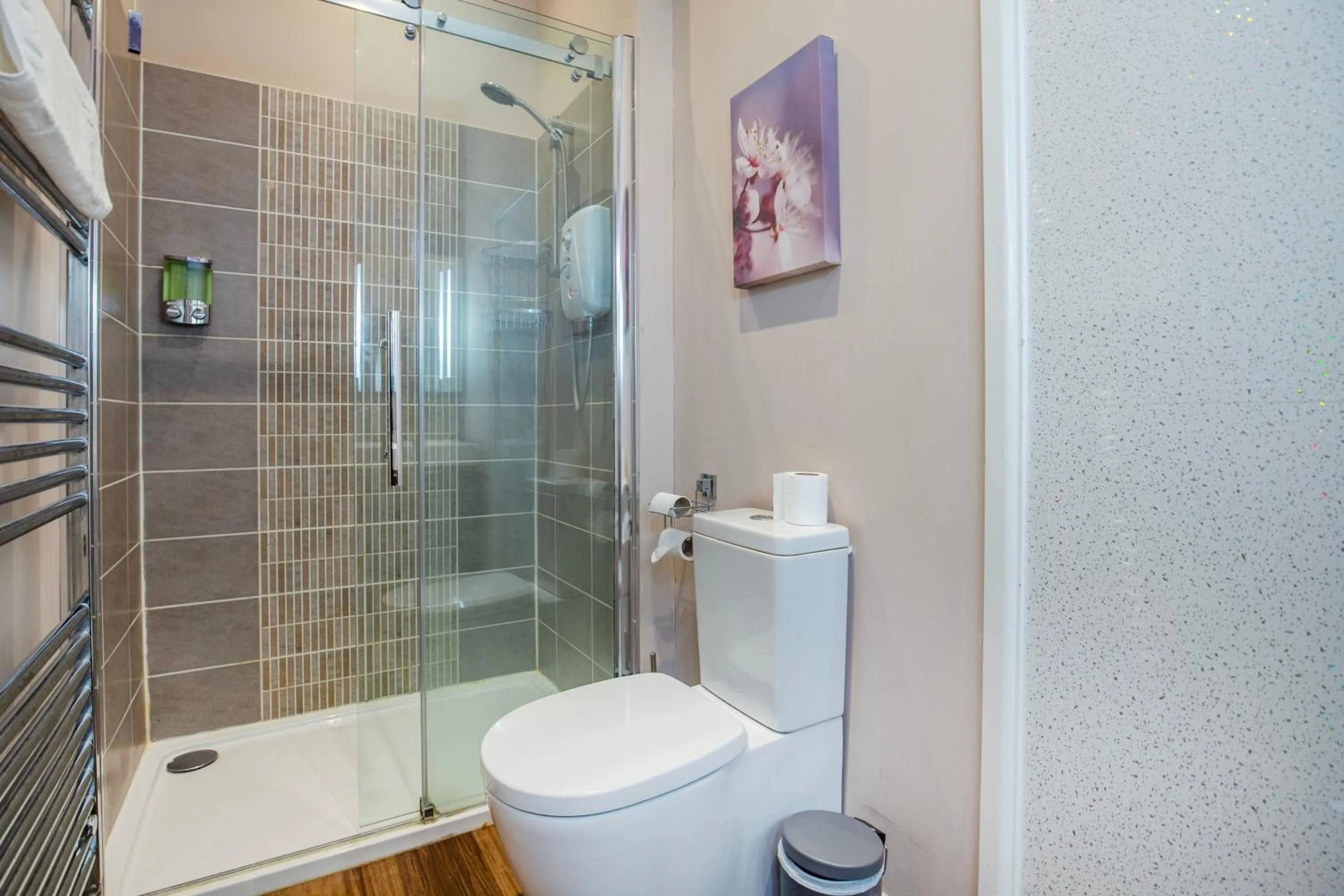 Shower in Marlborough Hotel