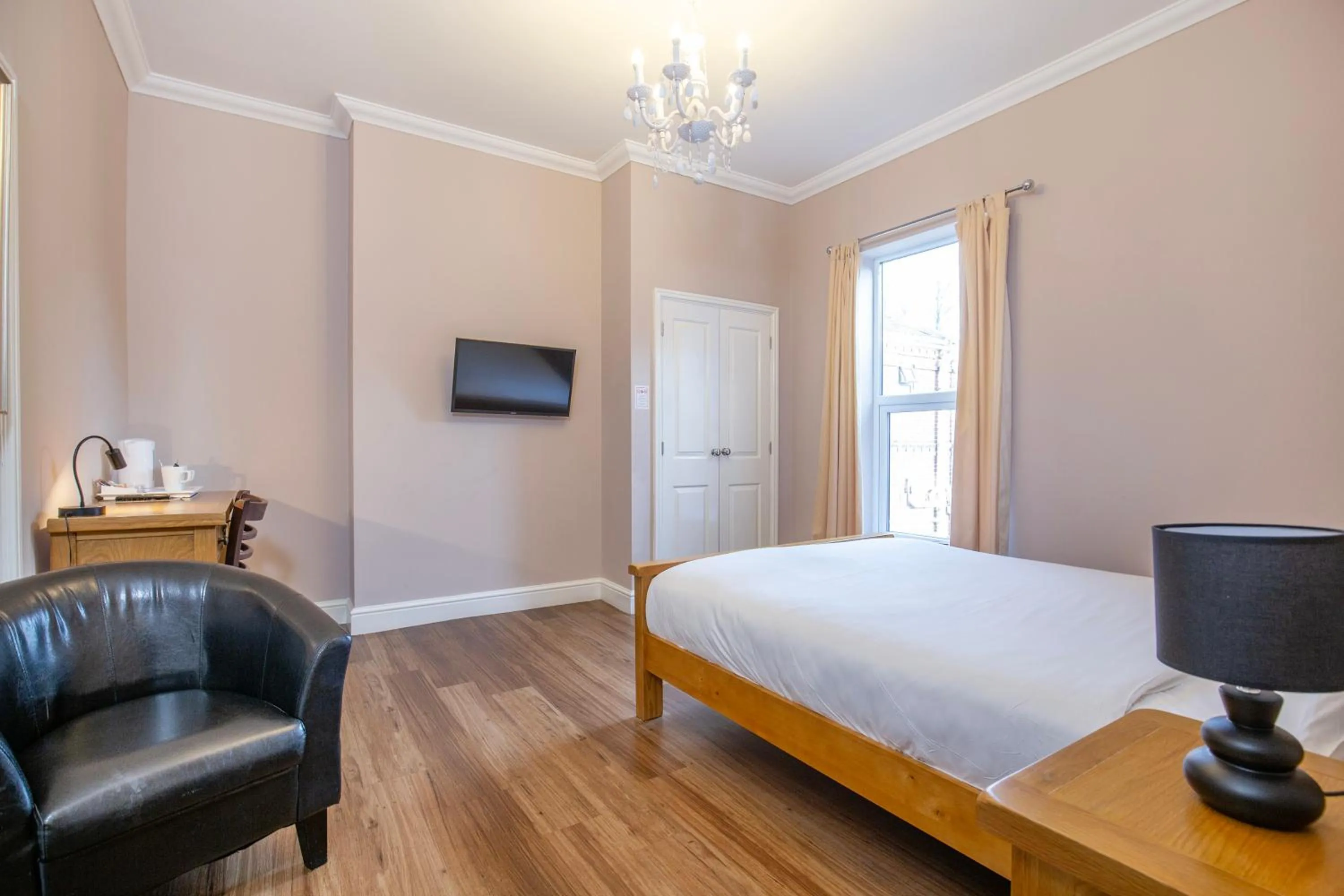 Bed in Marlborough Hotel