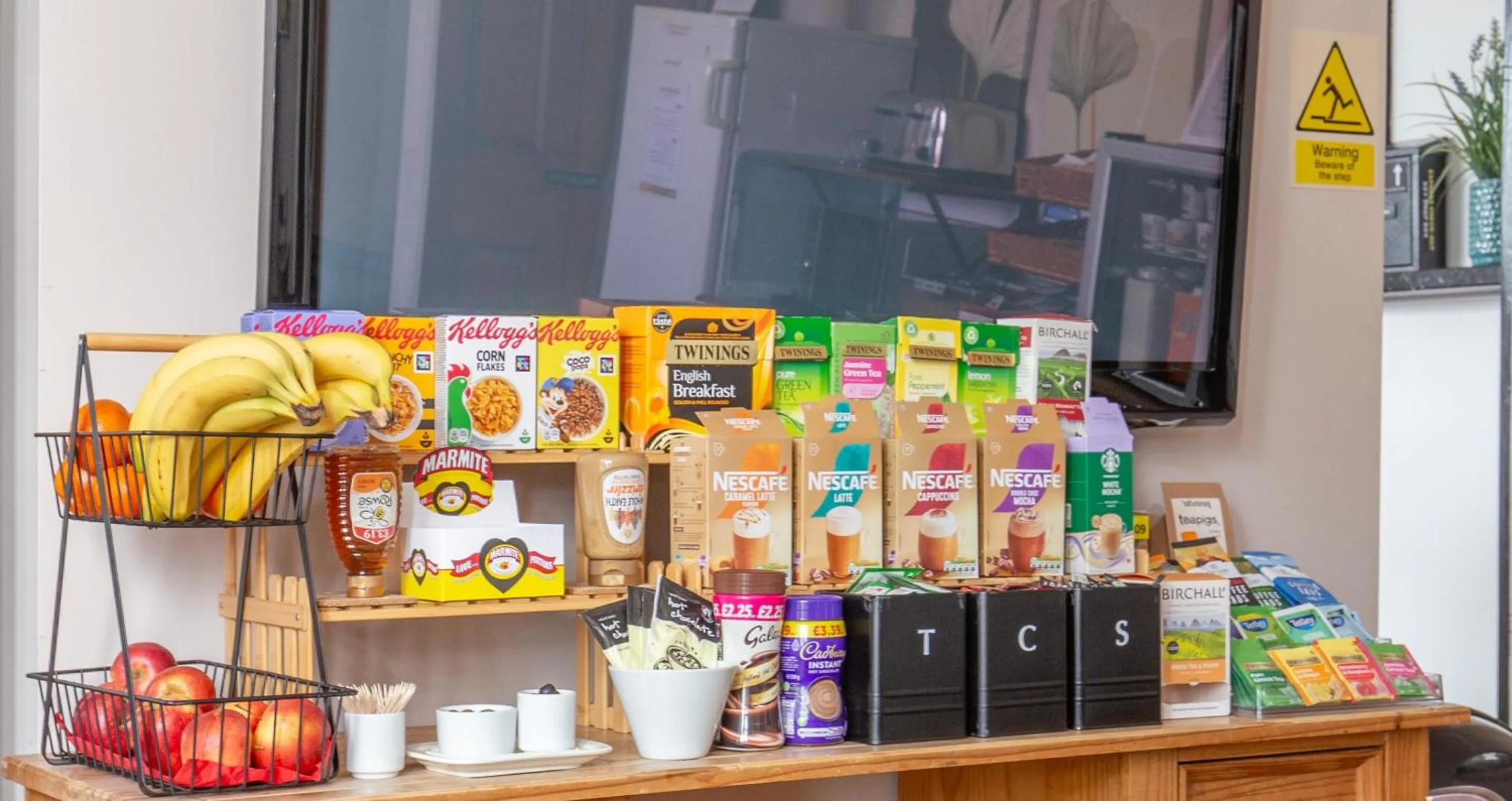 Communal lounge/ TV room in Marlborough Hotel