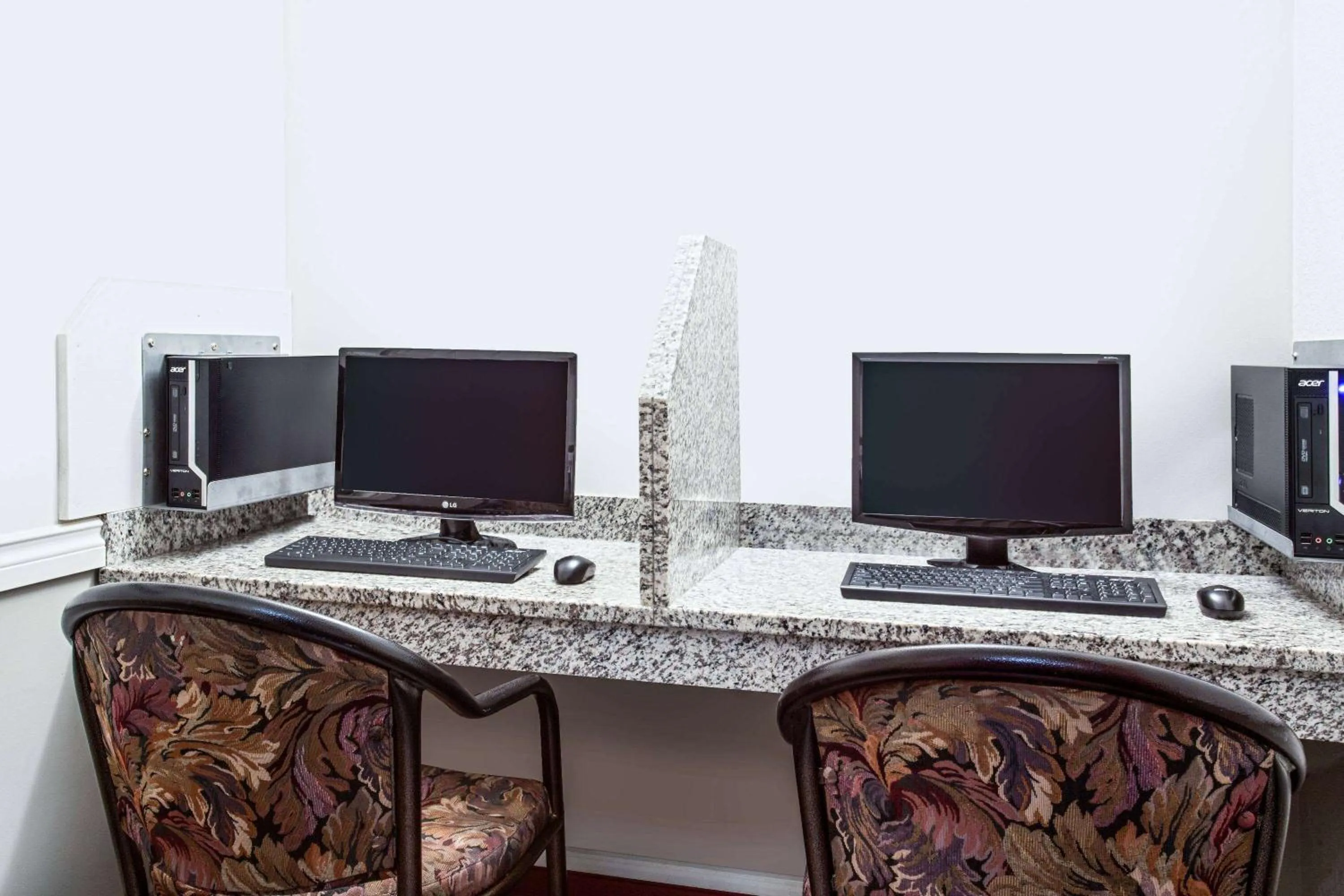 Business facilities in Ramada by Wyndham Red Deer Hotel & Suites