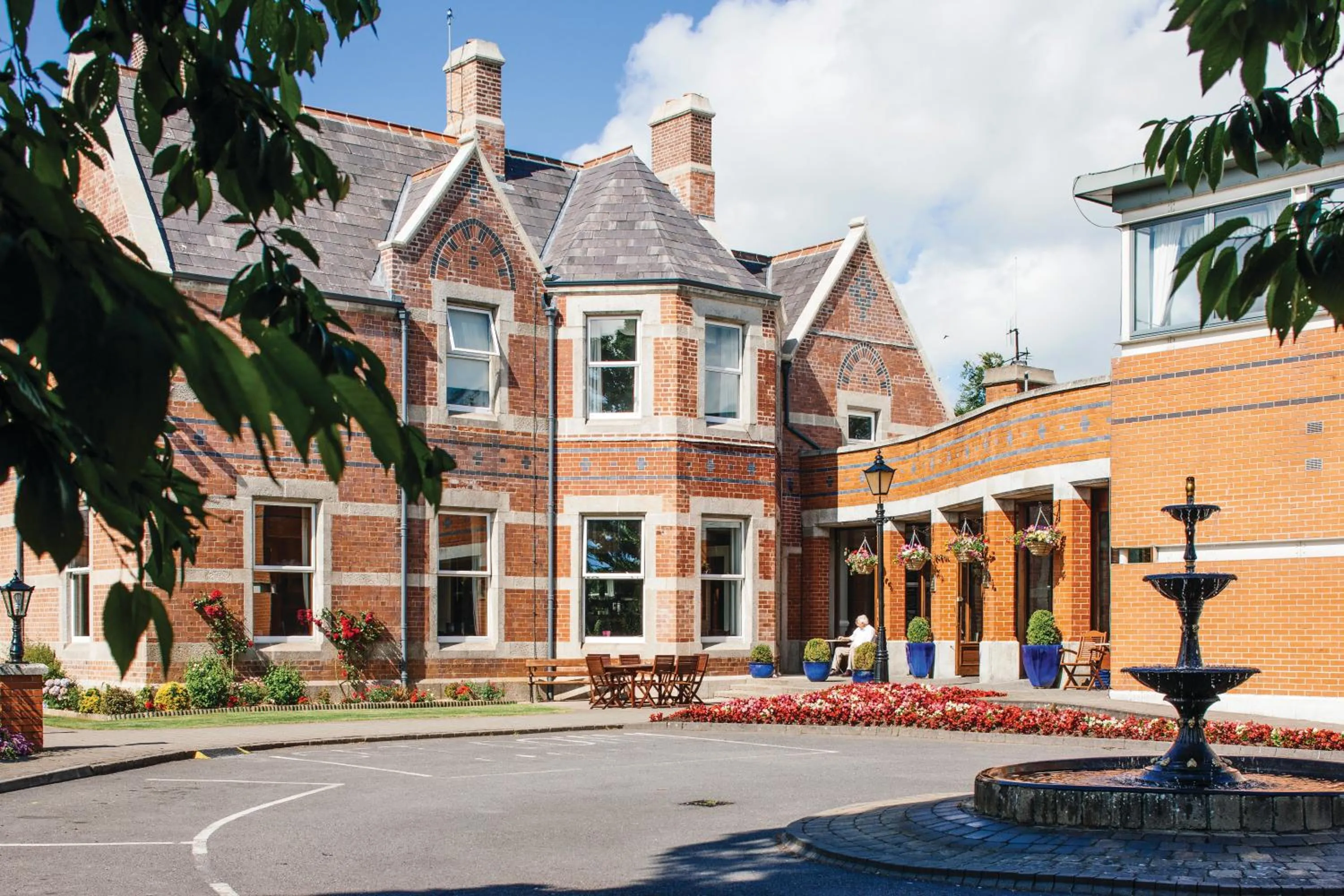 Property building in Brandon House Hotel