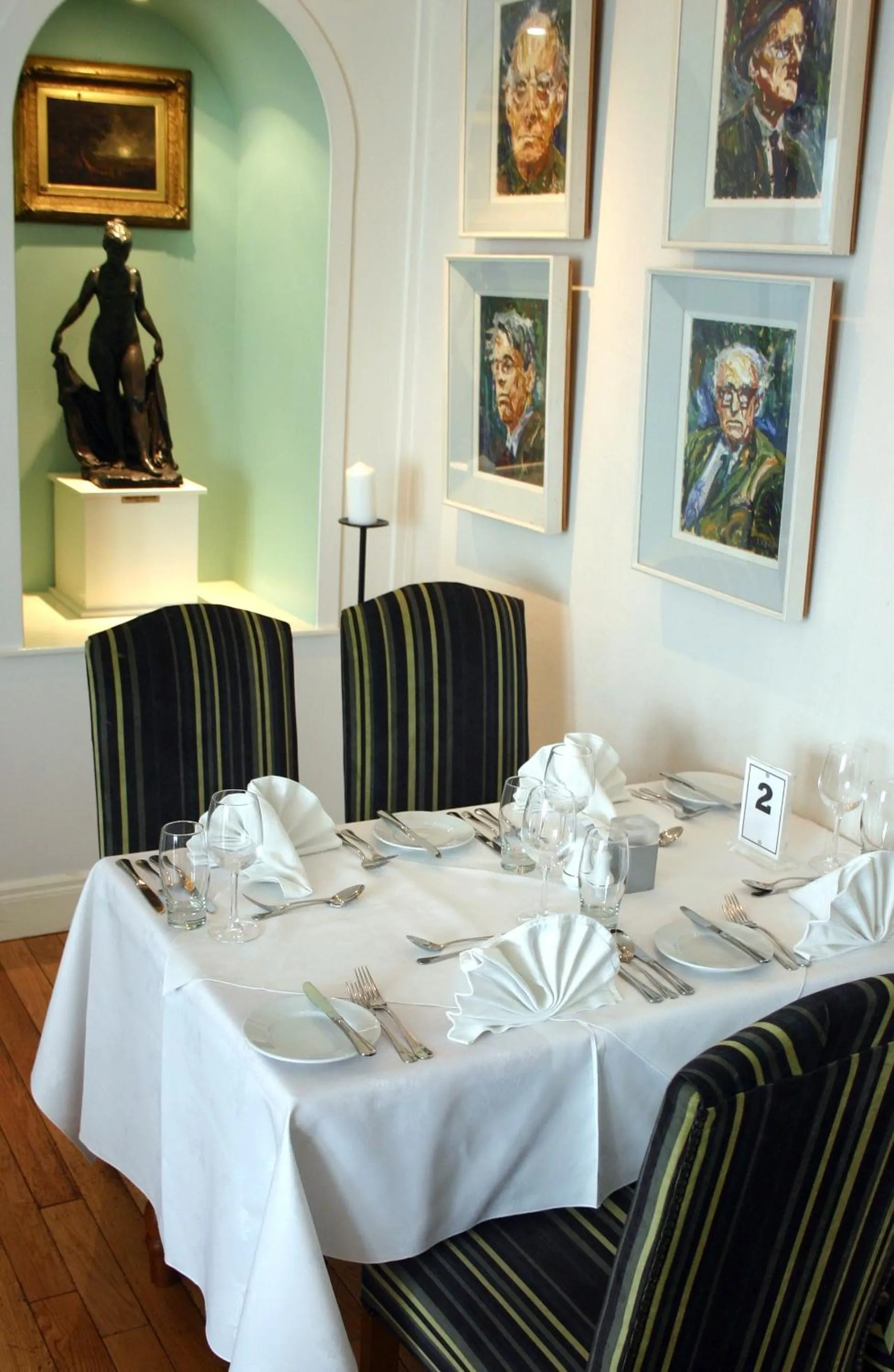 Restaurant/places to eat in Brandon House Hotel