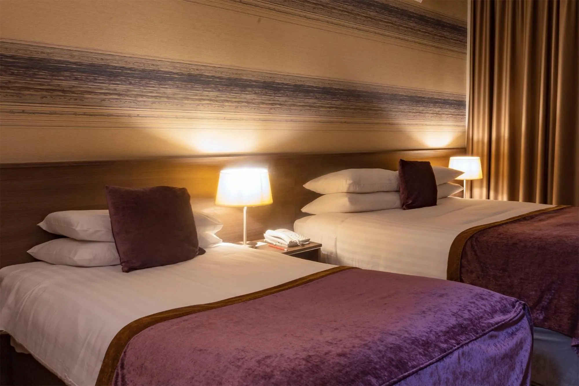 Bedroom, Bed in Brandon House Hotel