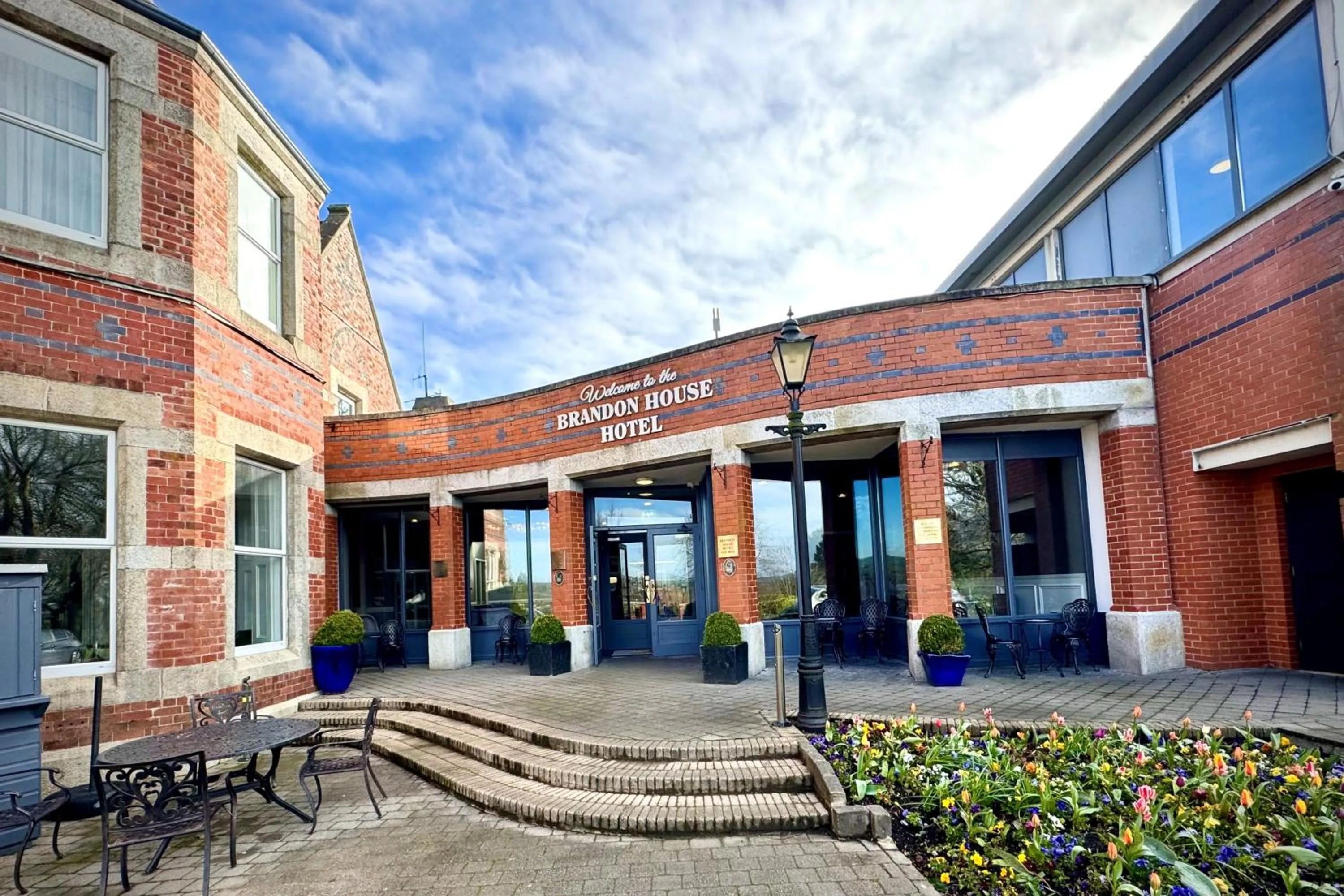 Facade/entrance in Brandon House Hotel