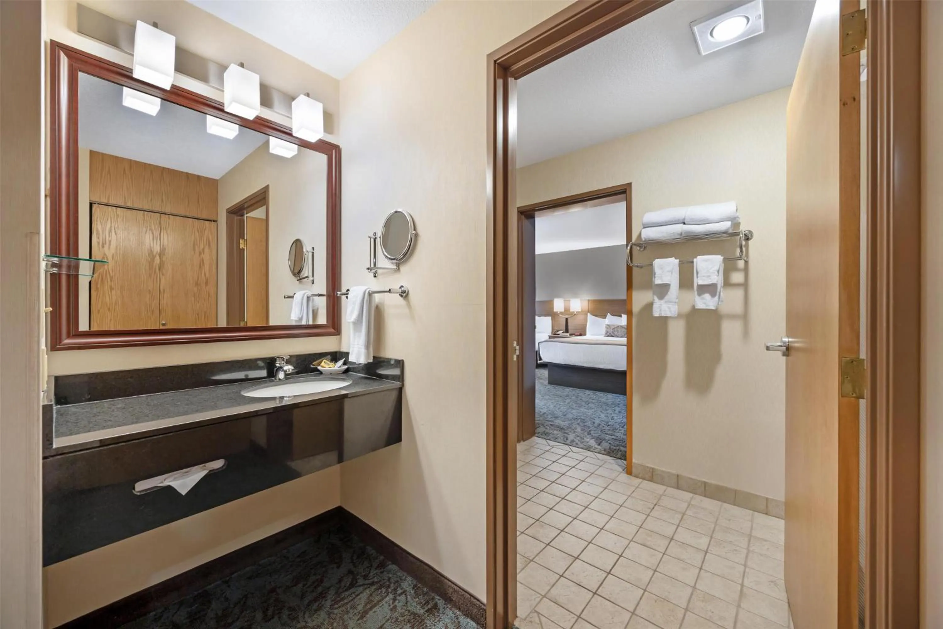 Bathroom, Bed in Best Western Plus City Center