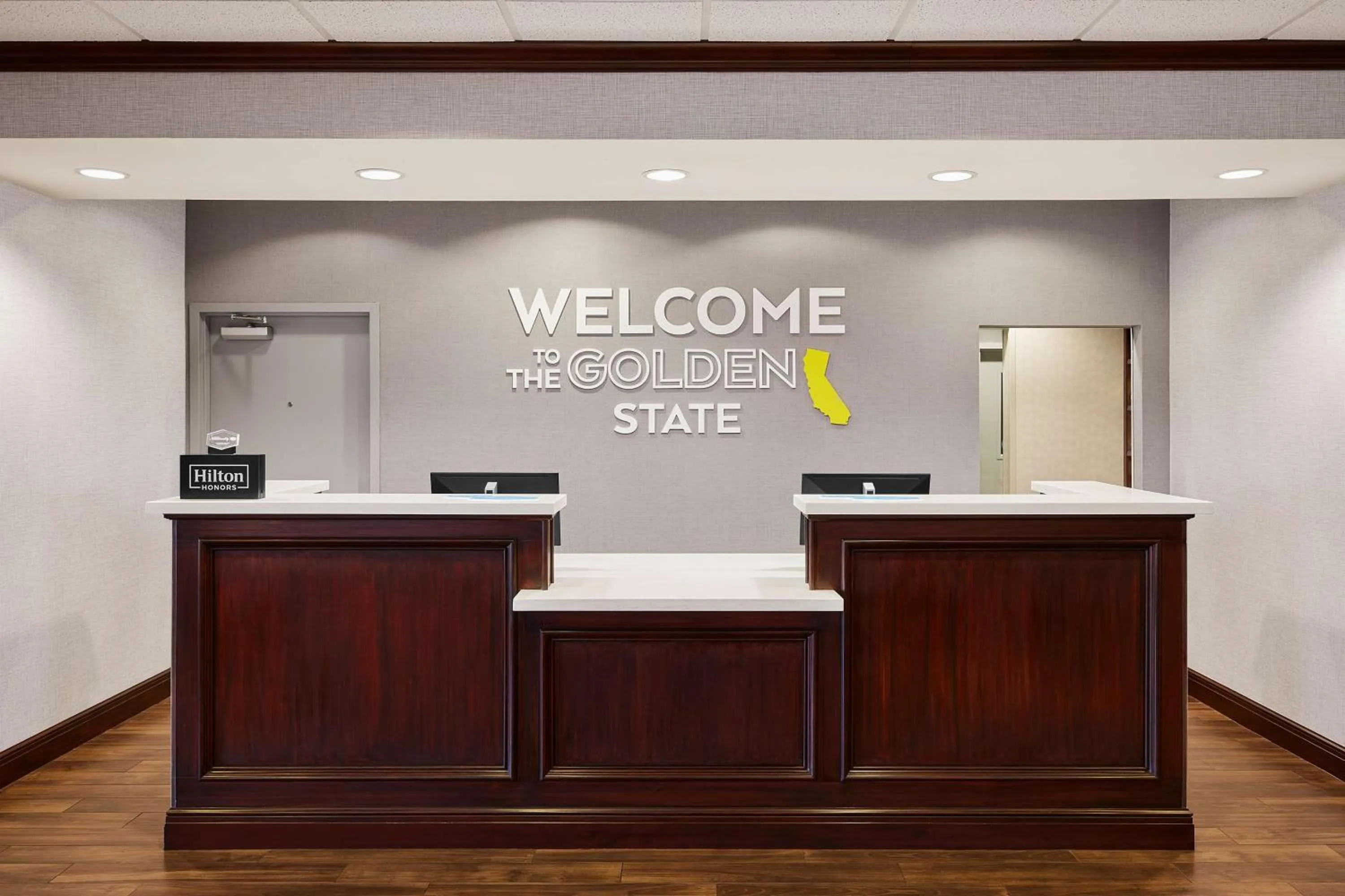 Lobby or reception in Hampton Inn & Suites Ridgecrest