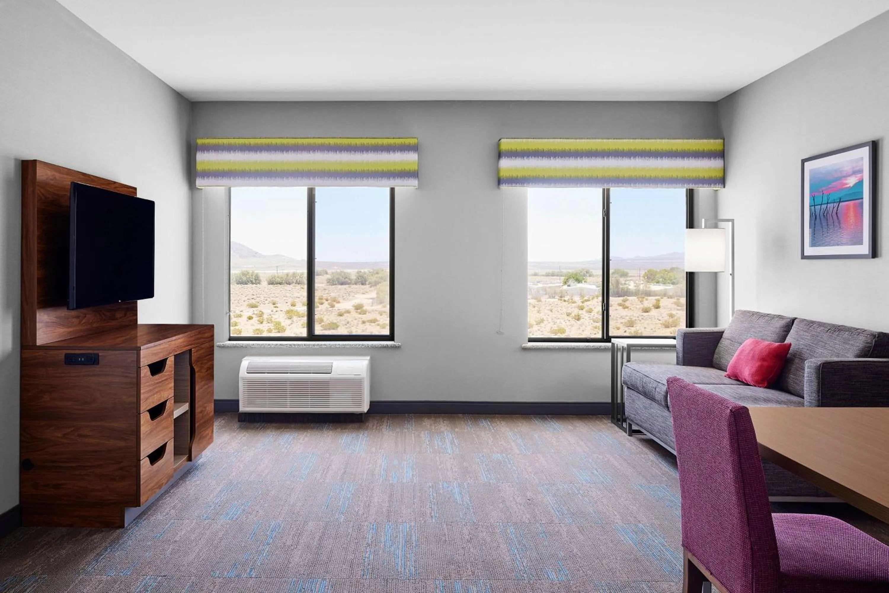 Living room, Bed in Hampton Inn & Suites Ridgecrest