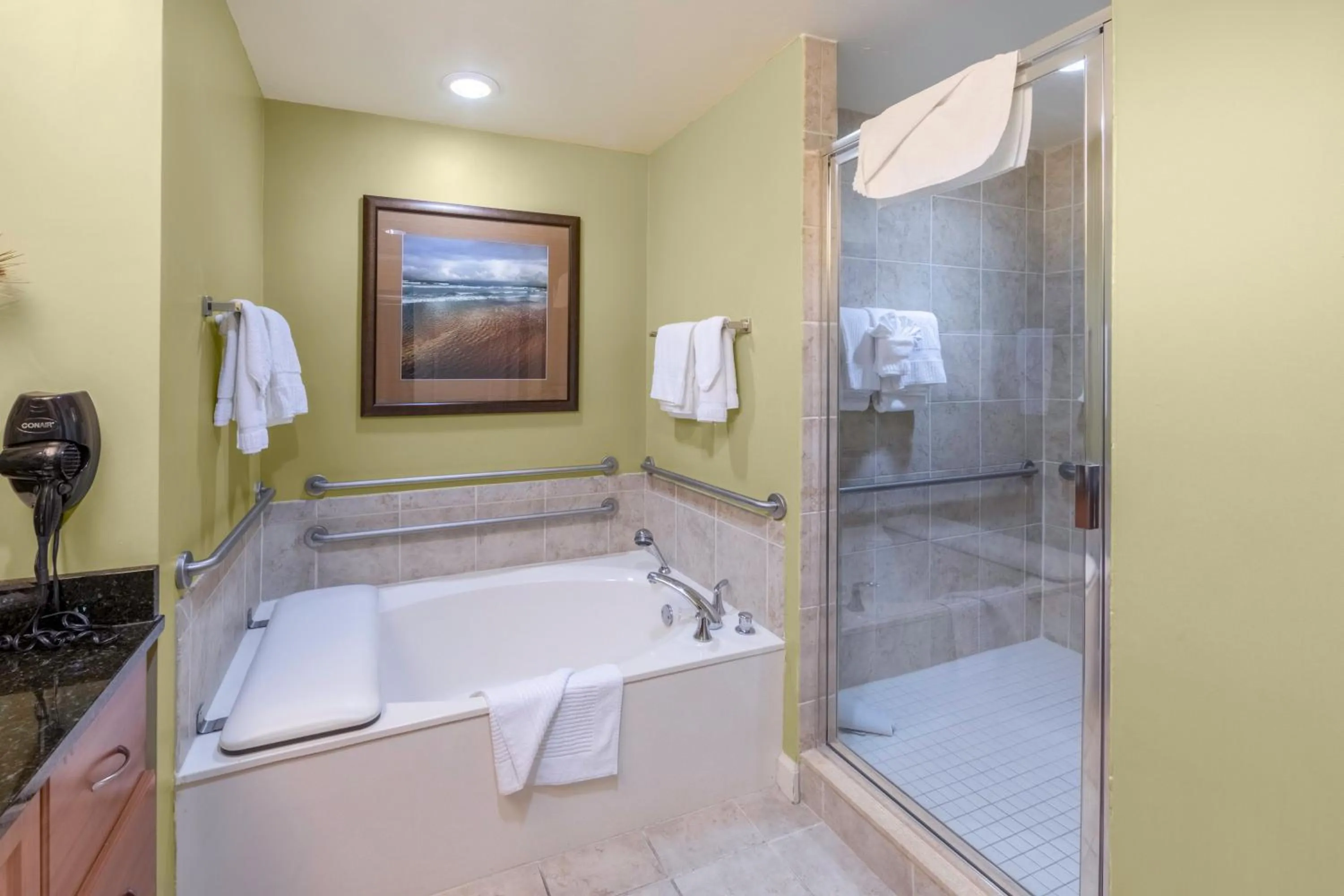 Photo of the whole room in Holiday Inn Club Vacations Sunset Cove Resort