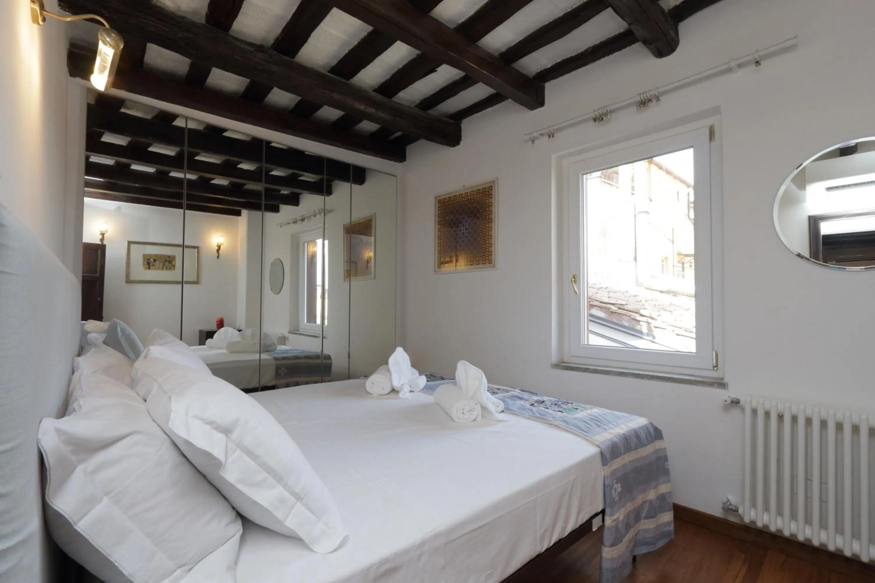 Bedroom in Garibaldi 2